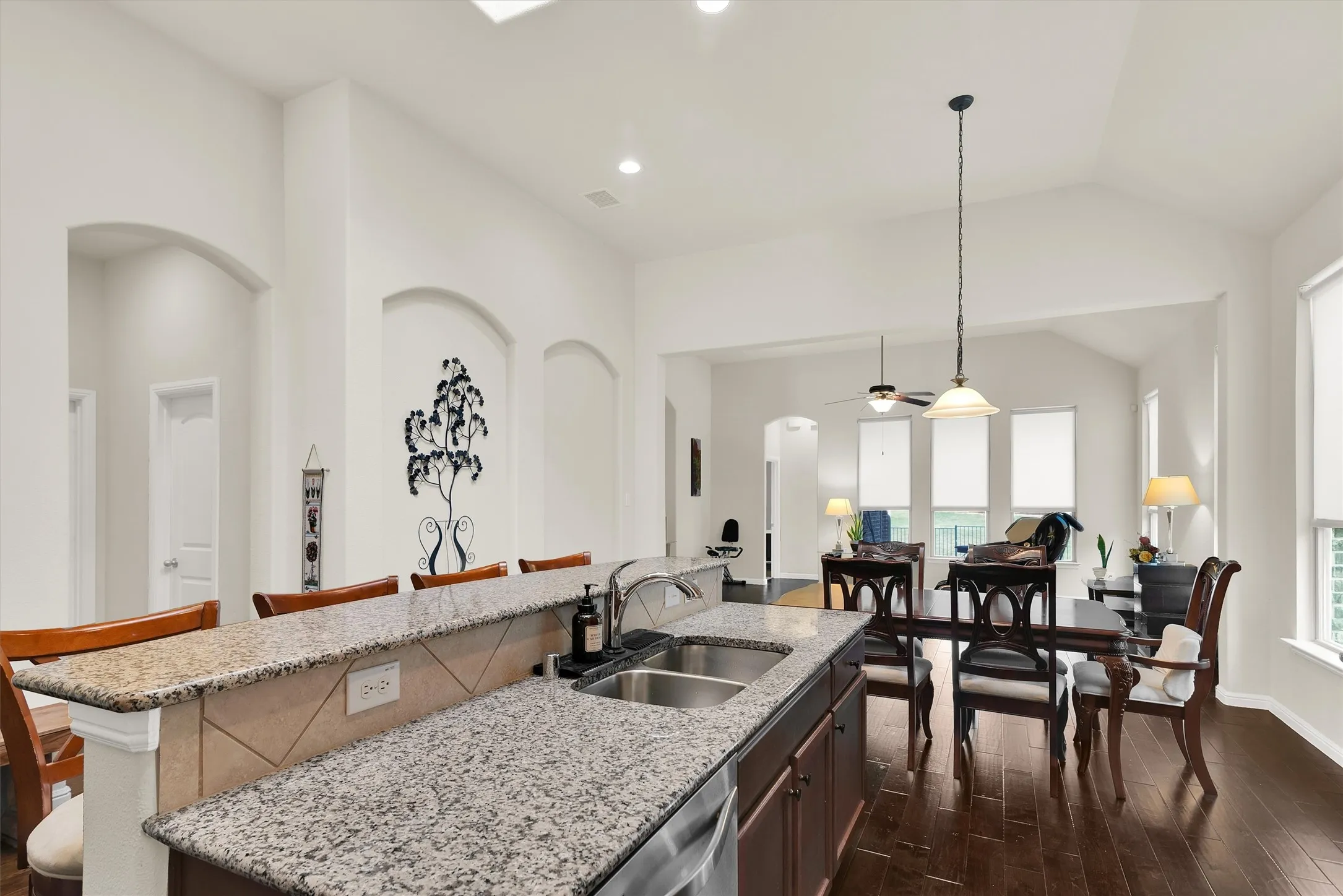 Single Family Residence For Sale in Dallas County , 4005 Hawthorne Drive, Sachse, Texas 75048, 3 Bedroom, 2 Bathroom, 2 Garage spaces, 2,187 Sqft, built in 2014, mls#21342861, Real Estate Agent in Sachse, Homes For Sale in Dallas county, Homes For Sale in Sachse, Realtor in Sachse Texas, Real Estate Brokerage Independent Realty Texas, Luminita Cordes Realtor