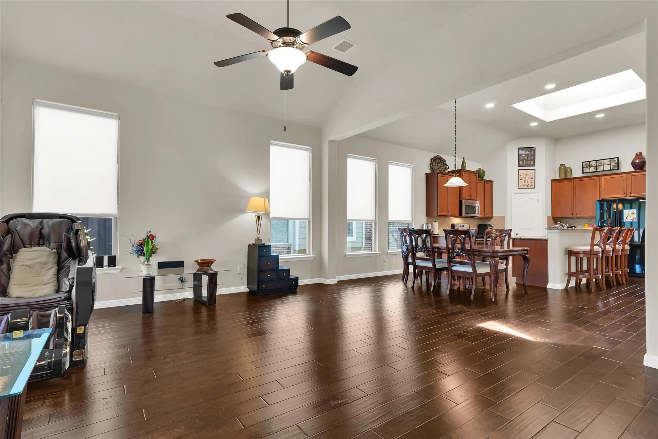 Single Family Residence For Sale in Dallas County , 4005 Hawthorne Drive, Sachse, Texas 75048, 3 Bedroom, 2 Bathroom, 2 Garage spaces, 2,187 Sqft, built in 2014, mls#21342861, Real Estate Agent in Sachse, Homes For Sale in Dallas county, Homes For Sale in Sachse, Realtor in Sachse Texas, Real Estate Brokerage Independent Realty Texas, Luminita Cordes Realtor