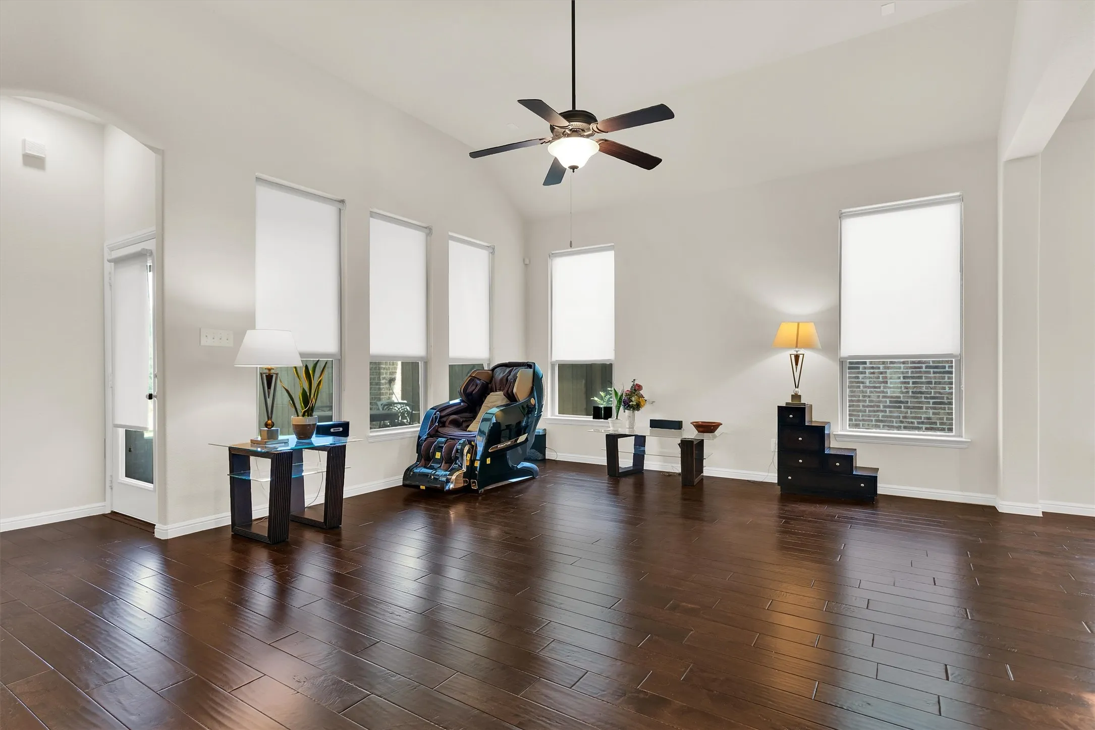 Single Family Residence For Sale in Dallas County , 4005 Hawthorne Drive, Sachse, Texas 75048, 3 Bedroom, 2 Bathroom, 2 Garage spaces, 2,187 Sqft, built in 2014, mls#21342861, Real Estate Agent in Sachse, Homes For Sale in Dallas county, Homes For Sale in Sachse, Realtor in Sachse Texas, Real Estate Brokerage Independent Realty Texas, Luminita Cordes Realtor