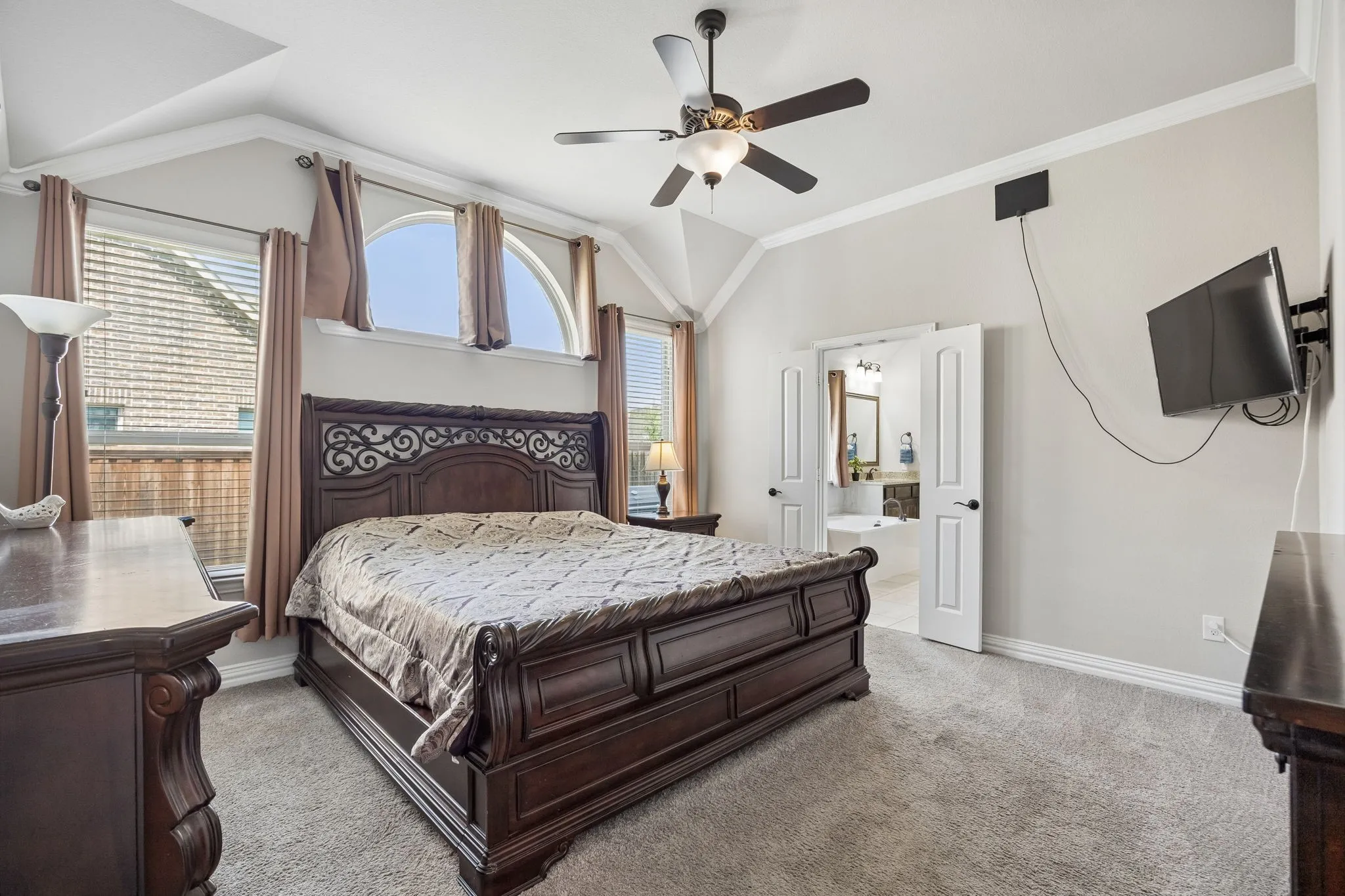 Single Family Residence For Sale in Dallas County , 3935 Wind Cave Bend, Irving, Texas 75063, 4 Bedrooms, 3 Bathrooms, 2 Garage spaces, 2,160 Sqft, built in 2017, Price $680,000, mls#21343539, Real Estate Agent in Irving, Homes For Sale in Dallas county, Homes For Sale in Irving, Realtor in Irving Texas, Real Estate Brokerage Independent Realty Texas, Luminita Cordes Realtor