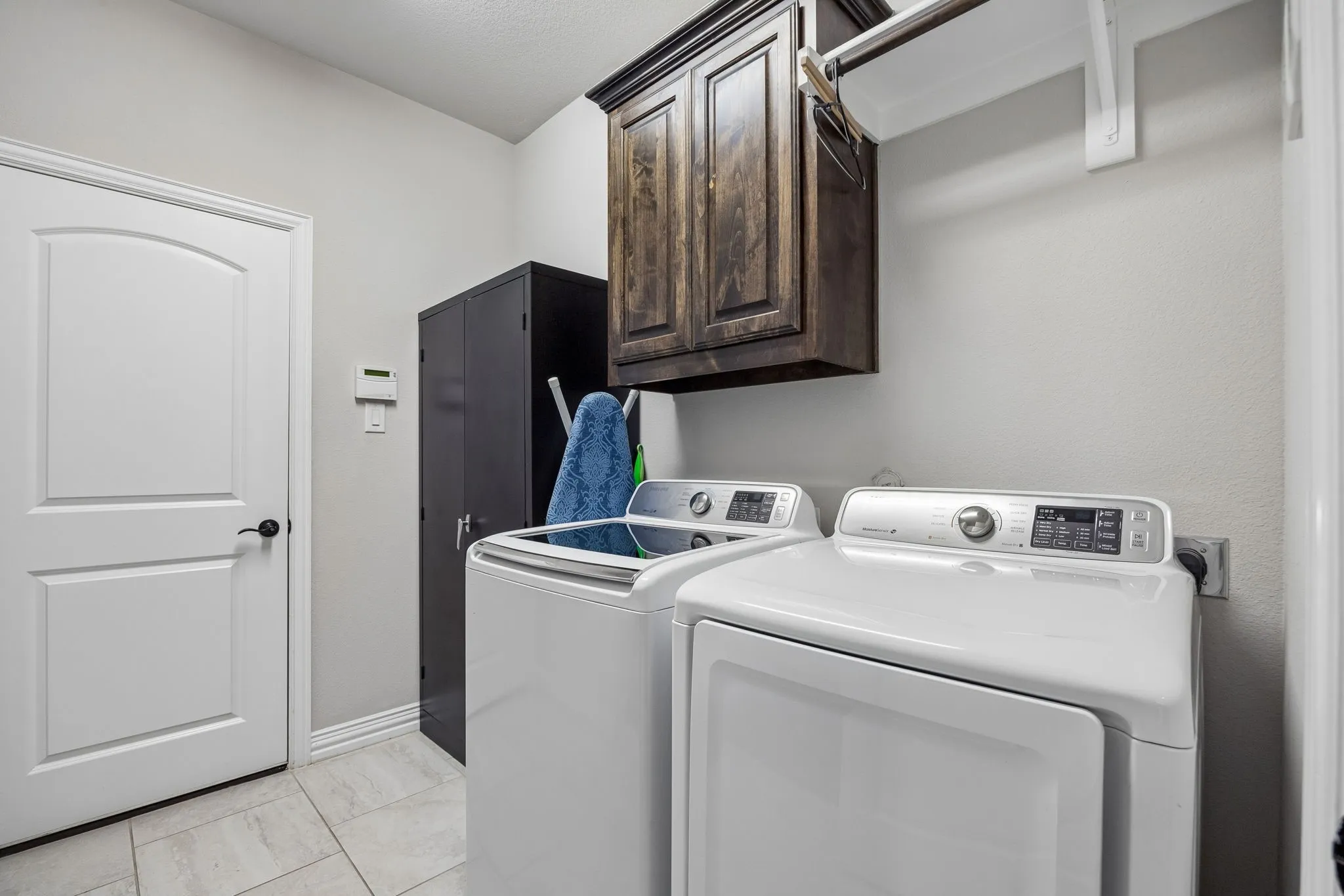 Single Family Residence For Sale in Dallas County , 3935 Wind Cave Bend, Irving, Texas 75063, 4 Bedrooms, 3 Bathrooms, 2 Garage spaces, 2,160 Sqft, built in 2017, Price $680,000, mls#21343539, Real Estate Agent in Irving, Homes For Sale in Dallas county, Homes For Sale in Irving, Realtor in Irving Texas, Real Estate Brokerage Independent Realty Texas, Luminita Cordes Realtor