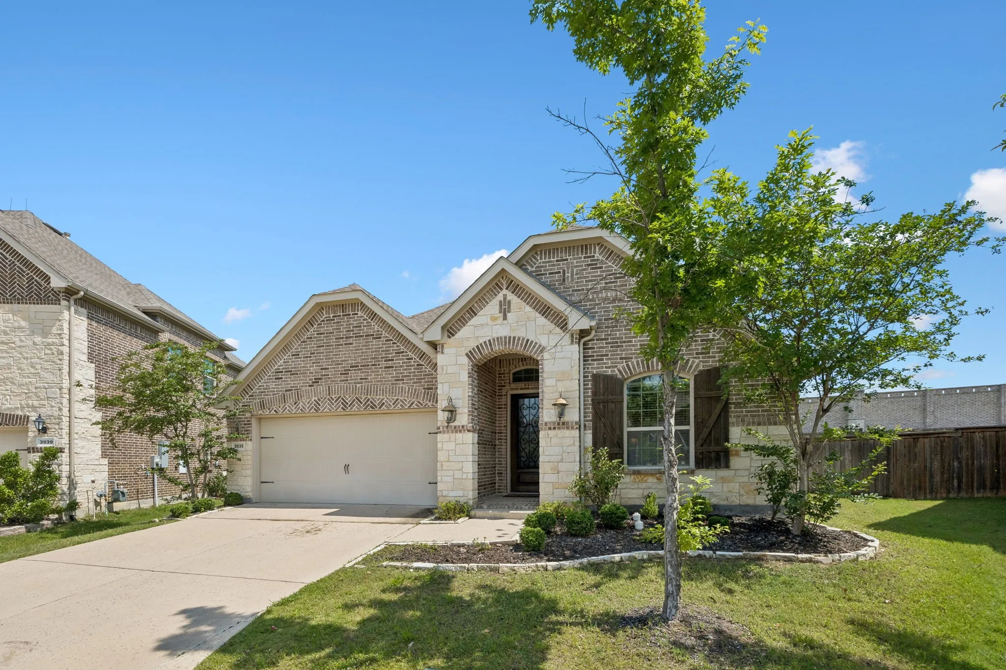 Single Family Residence For Sale in Dallas County , 3935 Wind Cave Bend, Irving, Texas 75063, 4 Bedrooms, 3 Bathrooms, 2 Garage spaces, 2,160 Sqft, built in 2017, Price $680,000, mls#21343539, Real Estate Agent in Irving, Homes For Sale in Dallas county, Homes For Sale in Irving, Realtor in Irving Texas, Real Estate Brokerage Independent Realty Texas, Luminita Cordes Realtor