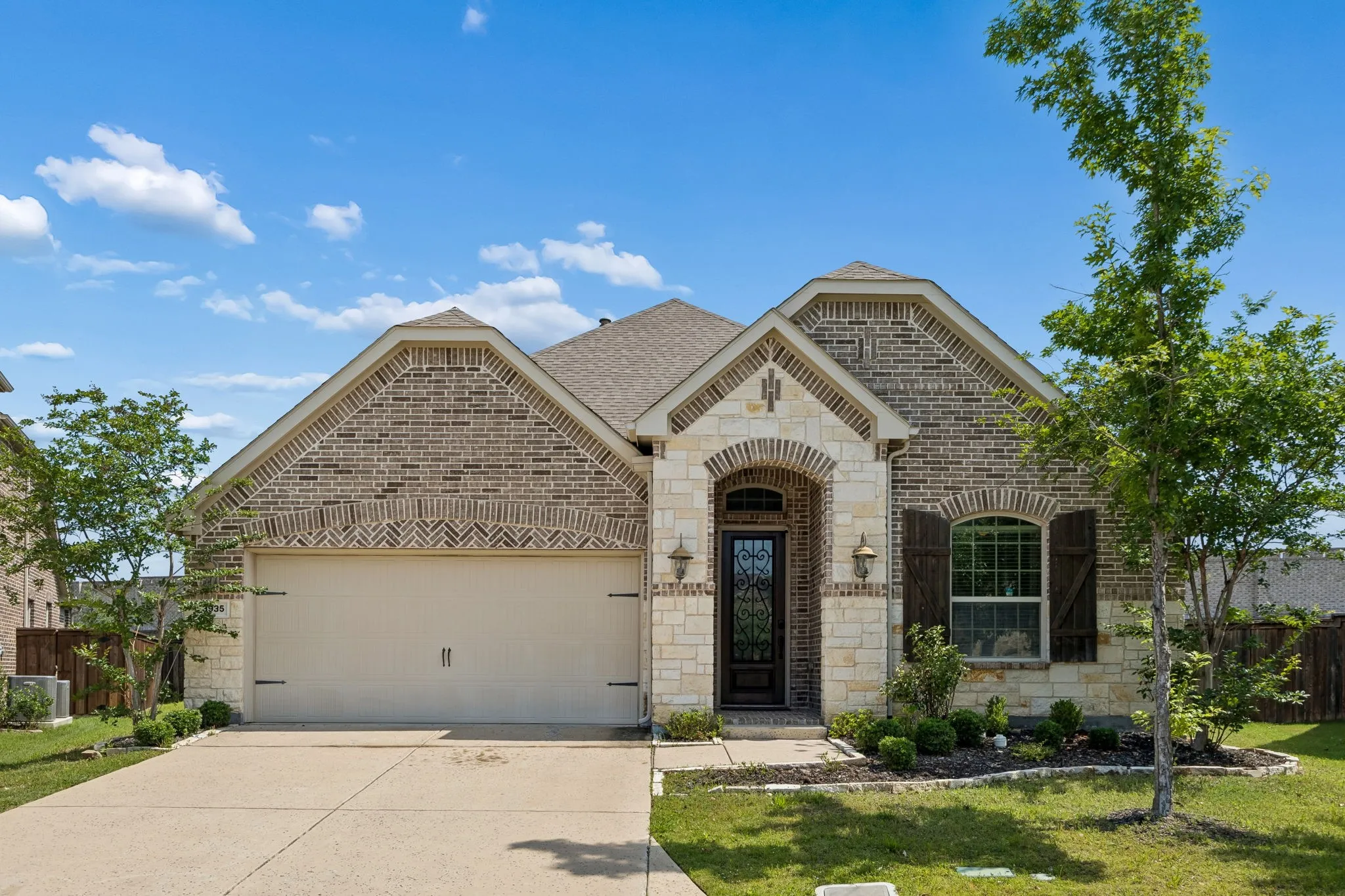 Single Family Residence For Sale in Dallas County , 3935 Wind Cave Bend, Irving, Texas 75063, 4 Bedrooms, 3 Bathrooms, 2 Garage spaces, 2,160 Sqft, built in 2017, Price $680,000, mls#21343539, Real Estate Agent in Irving, Homes For Sale in Dallas county, Homes For Sale in Irving, Realtor in Irving Texas, Real Estate Brokerage Independent Realty Texas, Luminita Cordes Realtor