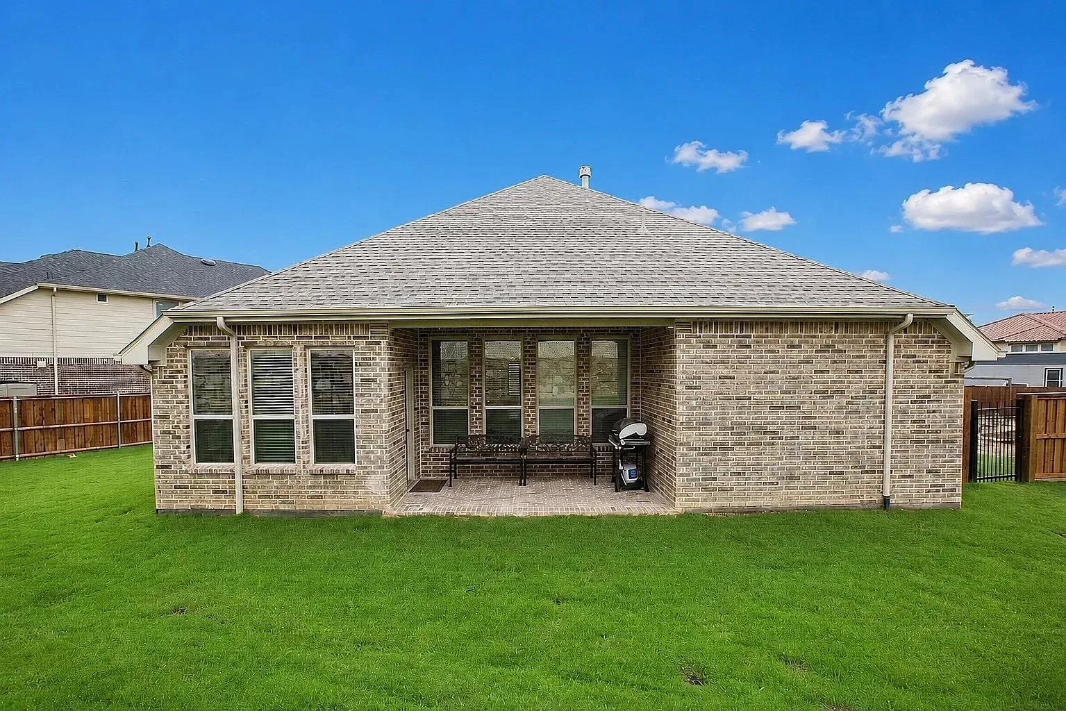 Single Family Residence For Sale in Dallas County , 3935 Wind Cave Bend, Irving, Texas 75063, 4 Bedrooms, 3 Bathrooms, 2 Garage spaces, 2,160 Sqft, built in 2017, Price $680,000, mls#21343539, Real Estate Agent in Irving, Homes For Sale in Dallas county, Homes For Sale in Irving, Realtor in Irving Texas, Real Estate Brokerage Independent Realty Texas, Luminita Cordes Realtor