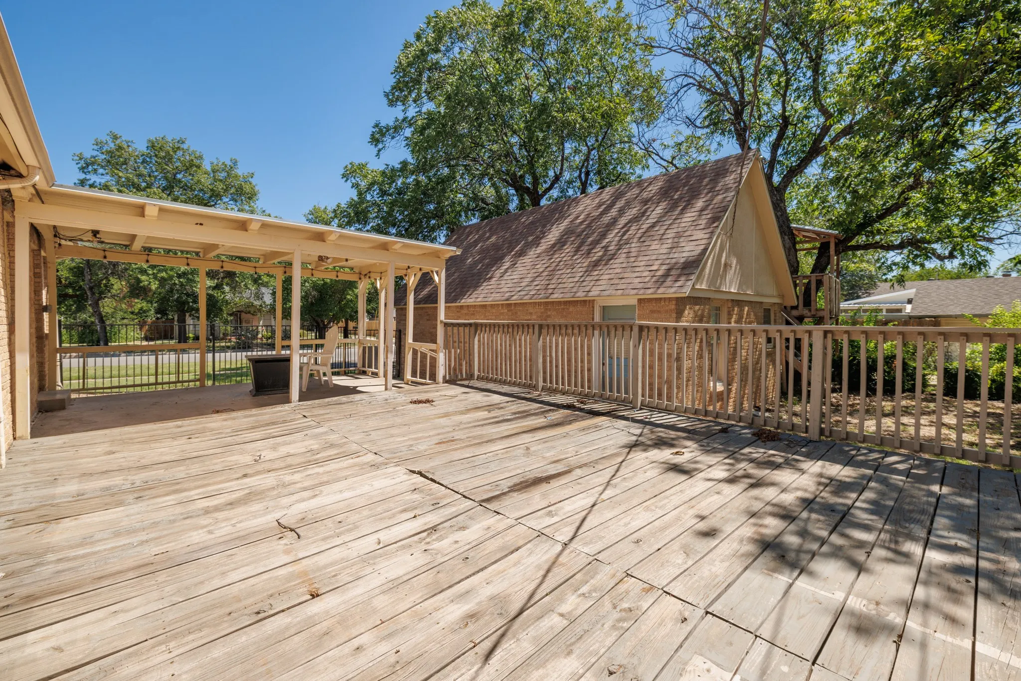 Single Family Residence For Sale in Taylor County , 801 Amarillo Street, Abilene, Texas 79602, 4 Bedroom, 3 Bathroom, 2 Garage spaces, 2,938 Sqft, built in 1929, mls#21316847, Real Estate Agent in Abilene, Homes For Sale in Taylor county, Homes For Sale in Abilene, Realtor in Abilene Texas, Real Estate Brokerage Independent Realty Texas, Luminita Cordes Realtor