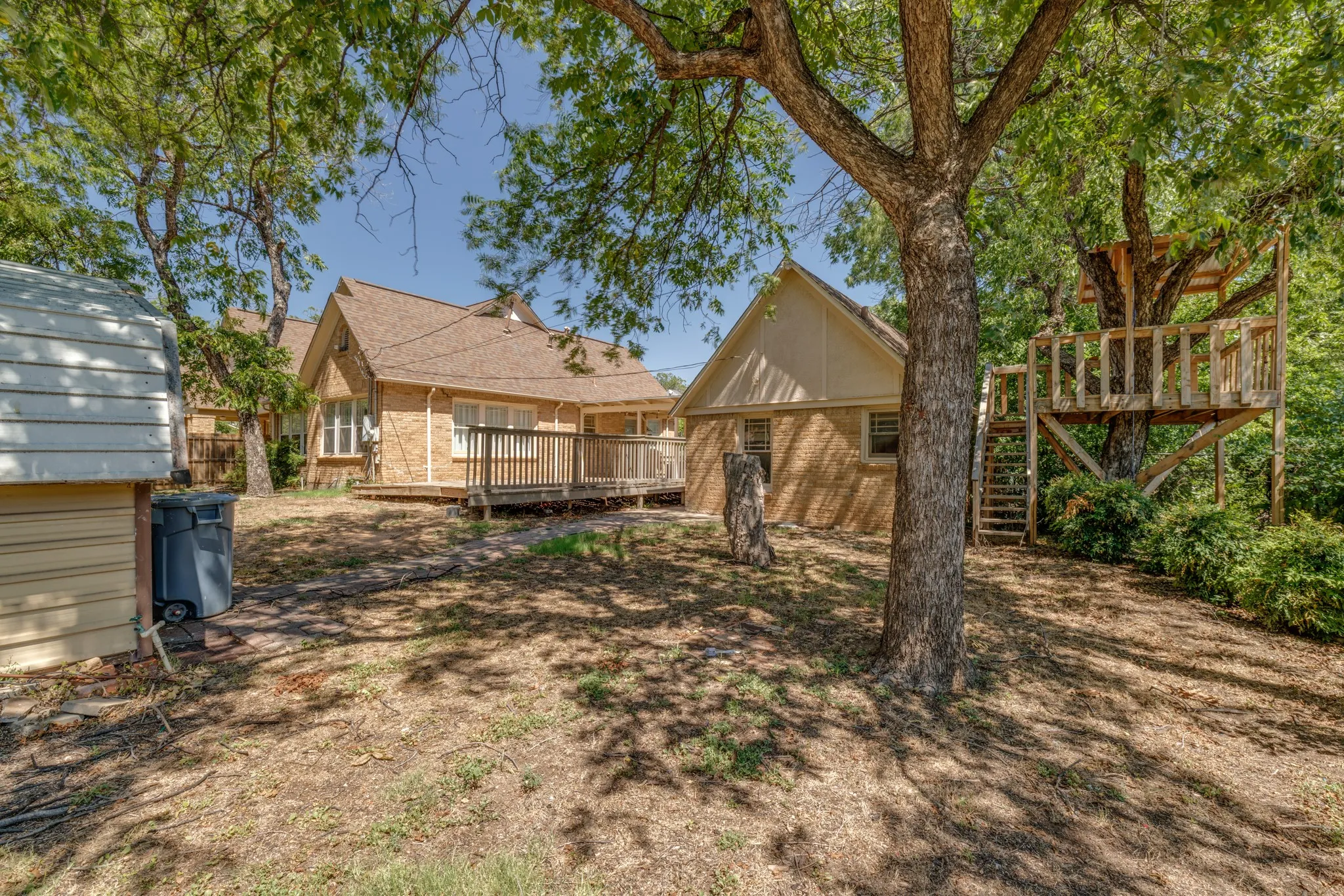 Single Family Residence For Sale in Taylor County , 801 Amarillo Street, Abilene, Texas 79602, 4 Bedroom, 3 Bathroom, 2 Garage spaces, 2,938 Sqft, built in 1929, mls#21316847, Real Estate Agent in Abilene, Homes For Sale in Taylor county, Homes For Sale in Abilene, Realtor in Abilene Texas, Real Estate Brokerage Independent Realty Texas, Luminita Cordes Realtor