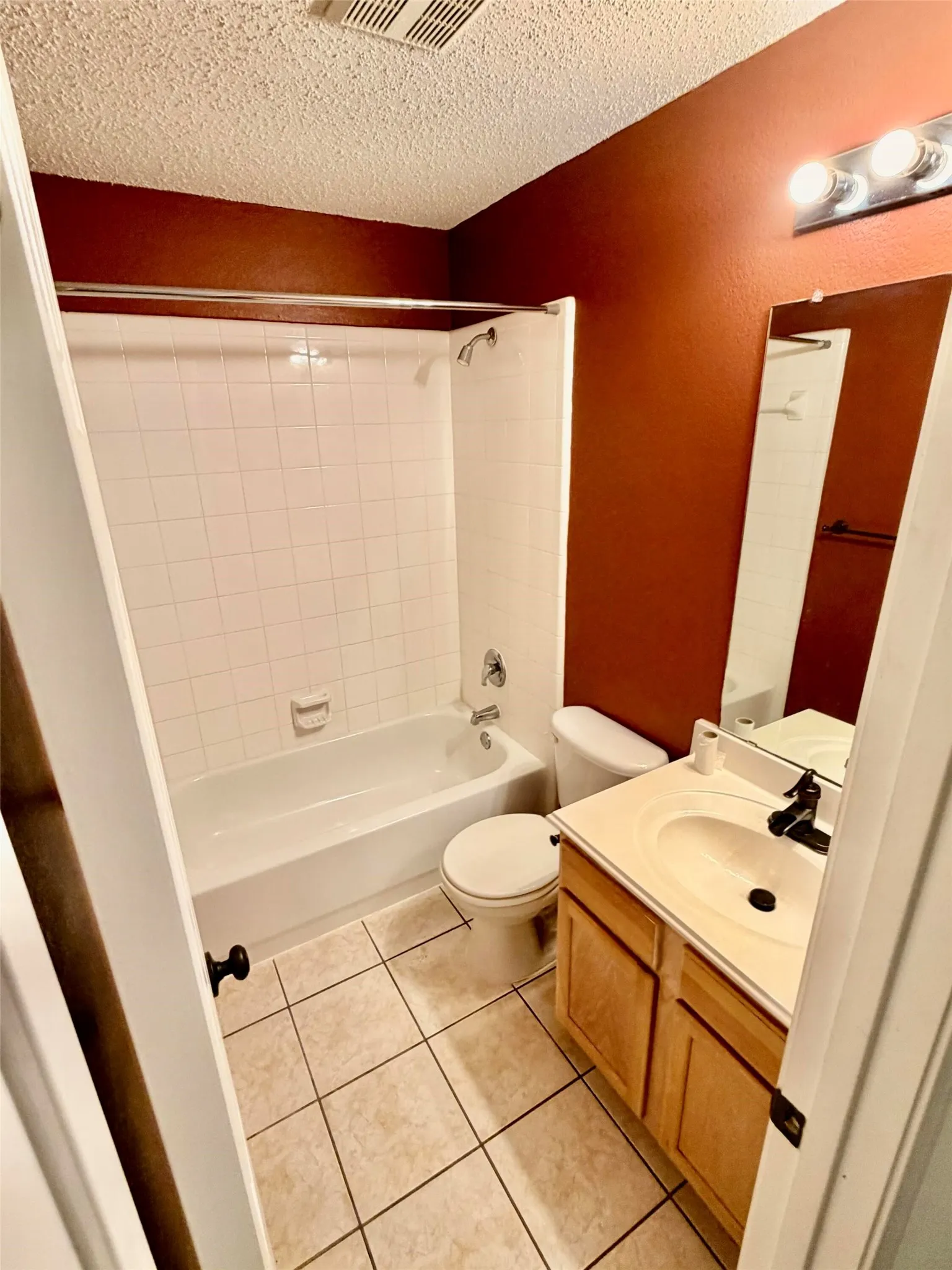 Single Family Residence For Sale in Denton County , 1313 Dakota Trail, Krum, Texas 76249, 3 Bedrooms, 3 Bathrooms, 2 Garage spaces, 2,207 Sqft, built in 2003, Price $330,000, mls#21343569, Real Estate Agent in Krum, Homes For Sale in Denton county, Homes For Sale in Krum, Realtor in Krum Texas, Real Estate Brokerage Independent Realty Texas, Luminita Cordes Realtor
