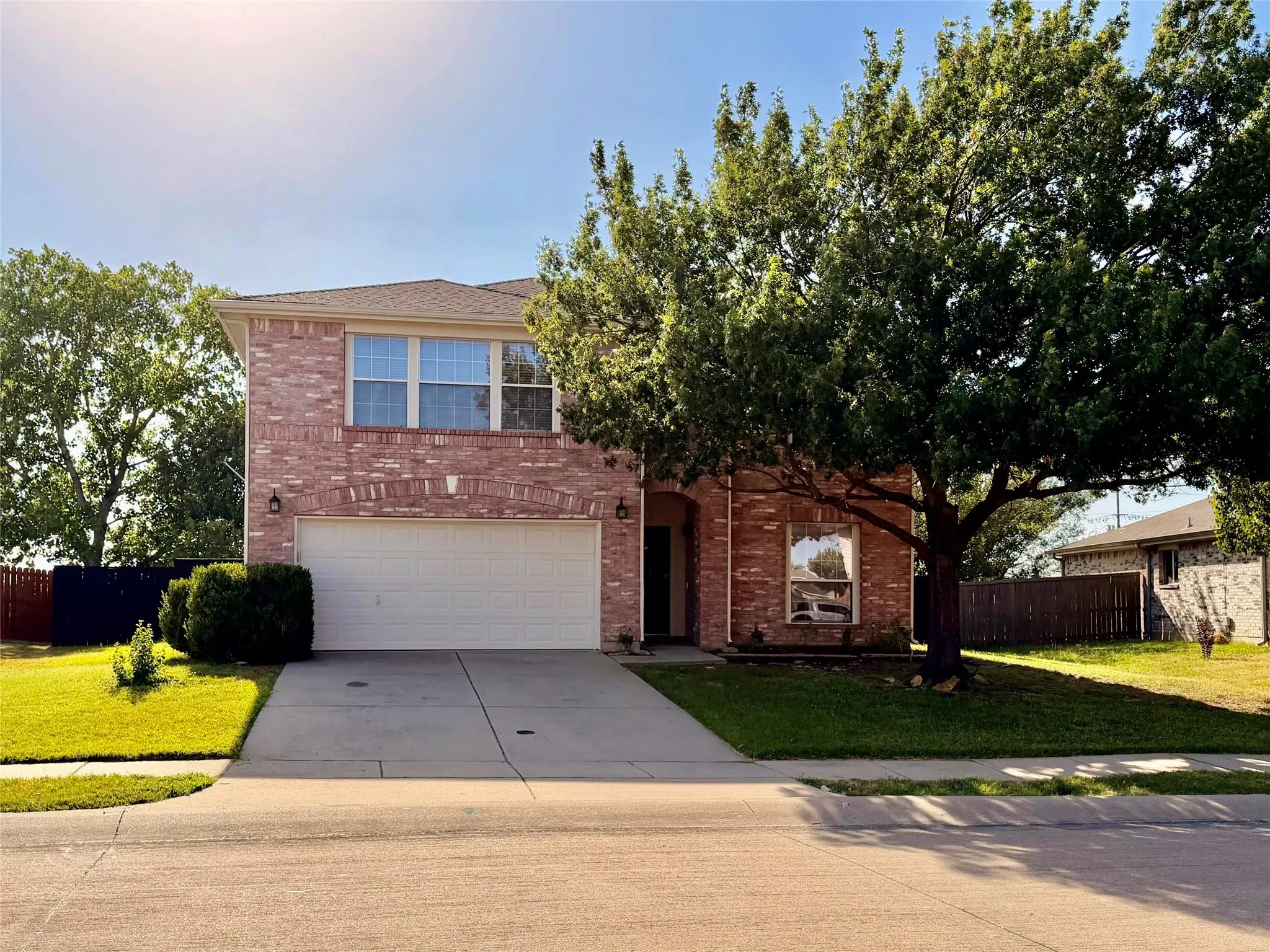 Single Family Residence For Sale in Denton County , 1313 Dakota Trail, Krum, Texas 76249, 3 Bedrooms, 3 Bathrooms, 2 Garage spaces, 2,207 Sqft, built in 2003, Price $330,000, mls#21343569, Real Estate Agent in Krum, Homes For Sale in Denton county, Homes For Sale in Krum, Realtor in Krum Texas, Real Estate Brokerage Independent Realty Texas, Luminita Cordes Realtor