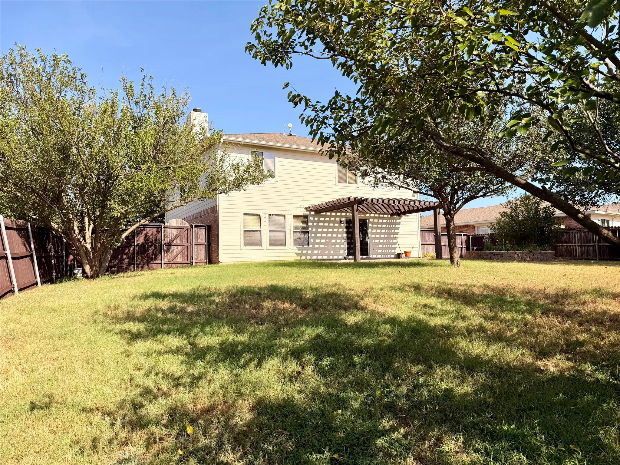 Single Family Residence For Sale in Denton County , 1313 Dakota Trail, Krum, Texas 76249, 3 Bedrooms, 3 Bathrooms, 2 Garage spaces, 2,207 Sqft, built in 2003, Price $330,000, mls#21343569, Real Estate Agent in Krum, Homes For Sale in Denton county, Homes For Sale in Krum, Realtor in Krum Texas, Real Estate Brokerage Independent Realty Texas, Luminita Cordes Realtor