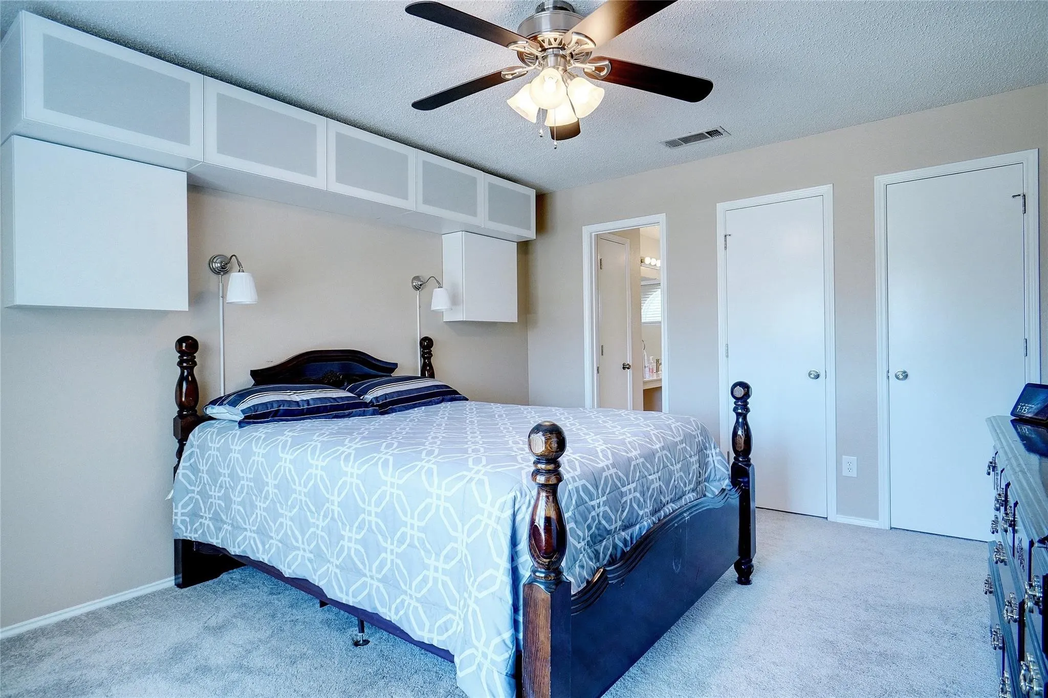 Single Family Residence For Rent in Denton County , 1703 Creekpoint Drive, Lewisville, Texas 75067, 3 Bedrooms, 3 Bathrooms, 2 Garage spaces, 1,466 Sqft, built in 1994, Price $2,400, mls#21332696, Real Estate Agent in Lewisville, Homes For Rent in Denton county, Homes For Rent in Lewisville, Realtor in Lewisville Texas, Real Estate Brokerage Independent Realty Texas, Luminita Cordes Realtor
