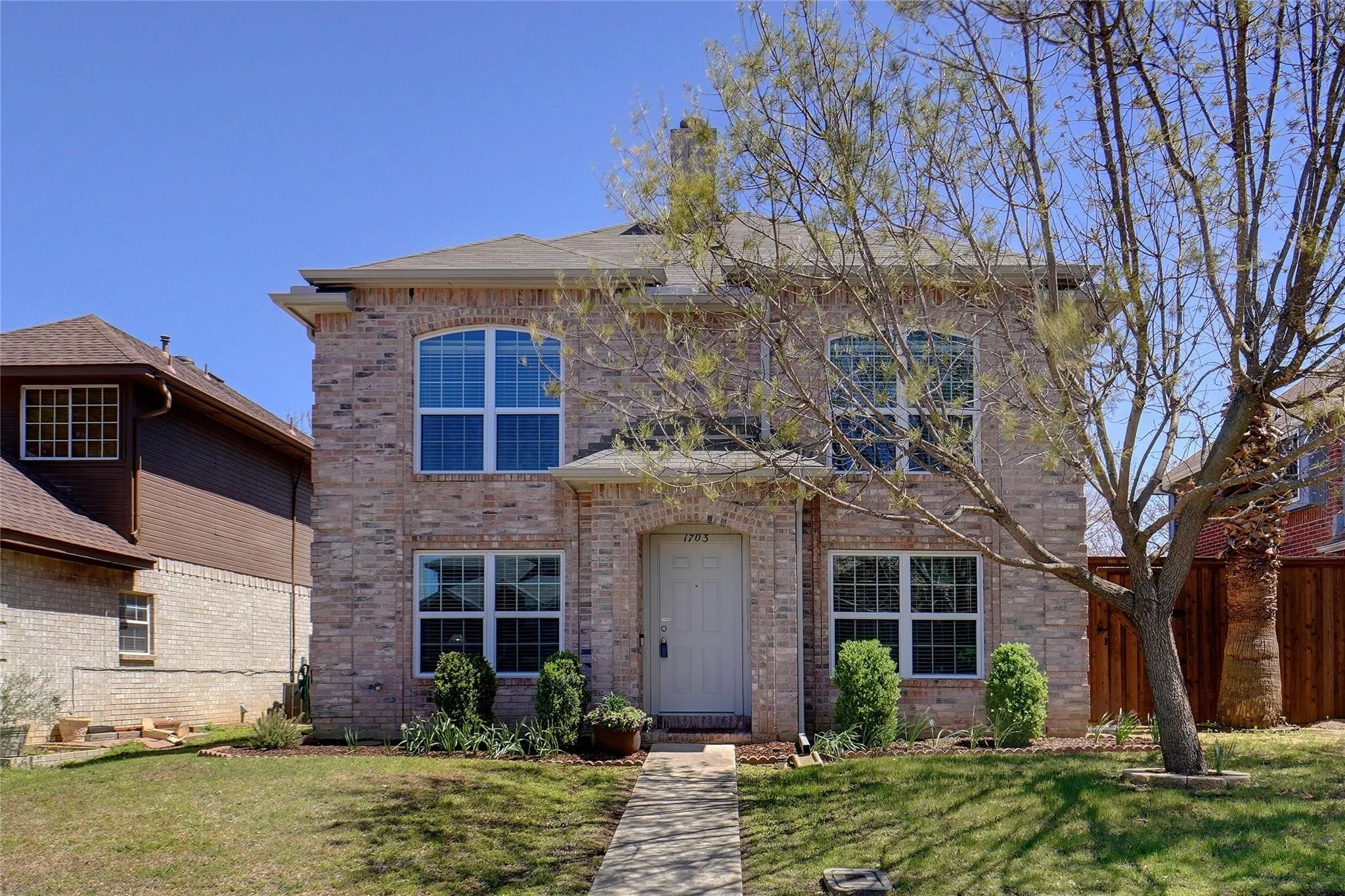 Single Family Residence For Rent in Denton County , 1703 Creekpoint Drive, Lewisville, Texas 75067, 3 Bedrooms, 3 Bathrooms, 2 Garage spaces, 1,466 Sqft, built in 1994, Price $2,400, mls#21332696, Real Estate Agent in Lewisville, Homes For Rent in Denton county, Homes For Rent in Lewisville, Realtor in Lewisville Texas, Real Estate Brokerage Independent Realty Texas, Luminita Cordes Realtor