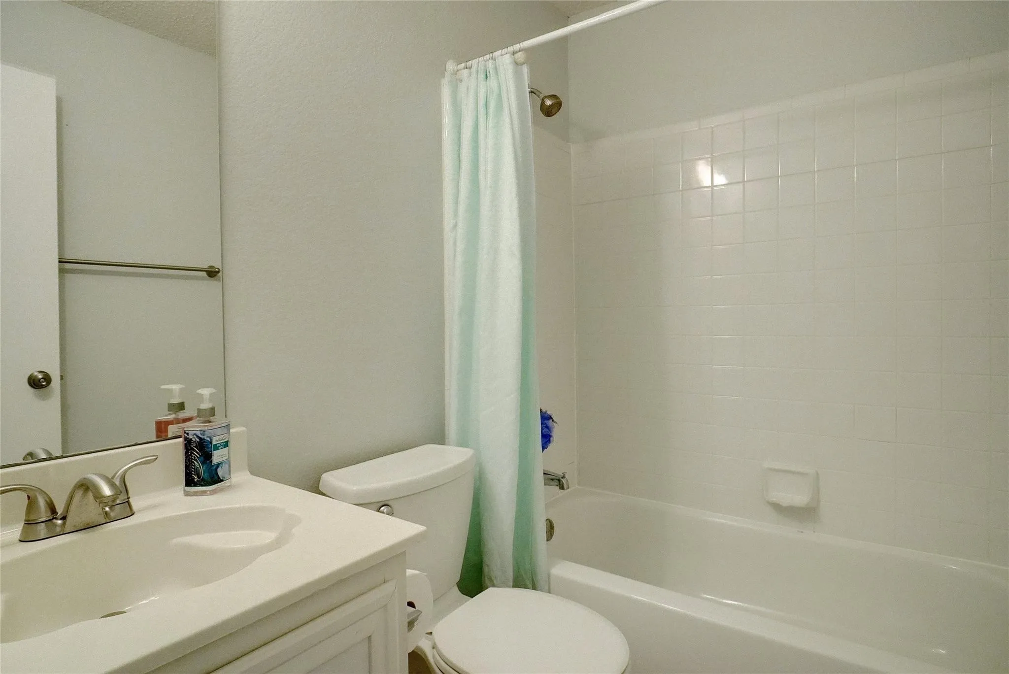 Single Family Residence For Rent in Denton County , 1703 Creekpoint Drive, Lewisville, Texas 75067, 3 Bedrooms, 3 Bathrooms, 2 Garage spaces, 1,466 Sqft, built in 1994, Price $2,400, mls#21332696, Real Estate Agent in Lewisville, Homes For Rent in Denton county, Homes For Rent in Lewisville, Realtor in Lewisville Texas, Real Estate Brokerage Independent Realty Texas, Luminita Cordes Realtor