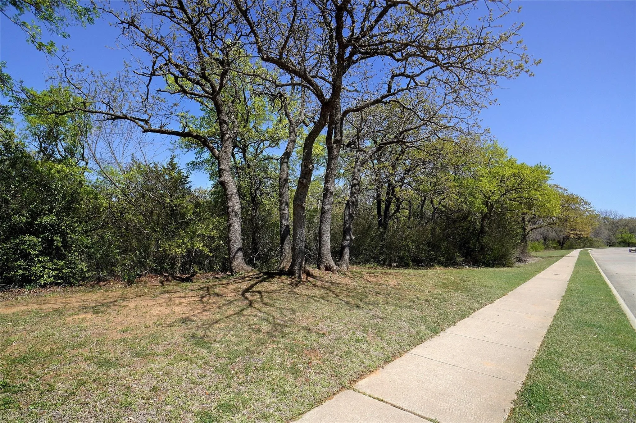 Single Family Residence For Rent in Denton County , 1703 Creekpoint Drive, Lewisville, Texas 75067, 3 Bedrooms, 3 Bathrooms, 2 Garage spaces, 1,466 Sqft, built in 1994, Price $2,400, mls#21332696, Real Estate Agent in Lewisville, Homes For Rent in Denton county, Homes For Rent in Lewisville, Realtor in Lewisville Texas, Real Estate Brokerage Independent Realty Texas, Luminita Cordes Realtor