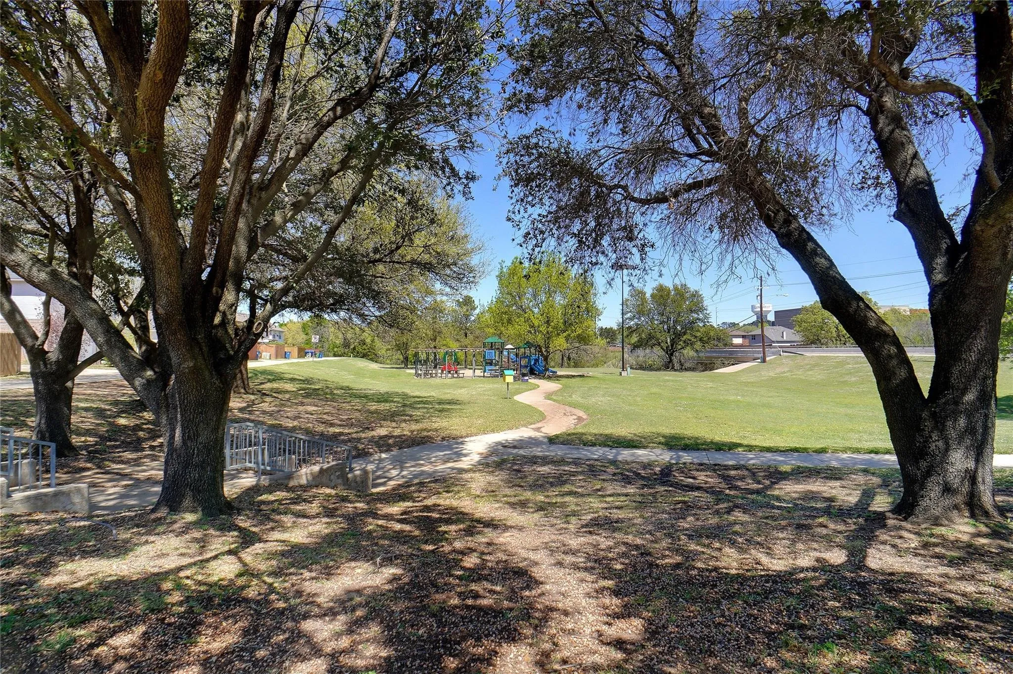 Single Family Residence For Rent in Denton County , 1703 Creekpoint Drive, Lewisville, Texas 75067, 3 Bedrooms, 3 Bathrooms, 2 Garage spaces, 1,466 Sqft, built in 1994, Price $2,400, mls#21332696, Real Estate Agent in Lewisville, Homes For Rent in Denton county, Homes For Rent in Lewisville, Realtor in Lewisville Texas, Real Estate Brokerage Independent Realty Texas, Luminita Cordes Realtor