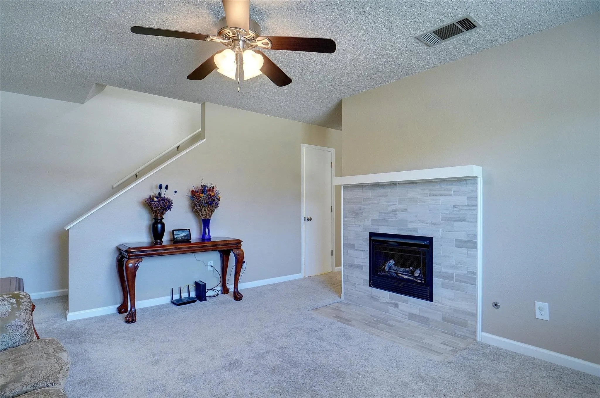 Single Family Residence For Rent in Denton County , 1703 Creekpoint Drive, Lewisville, Texas 75067, 3 Bedrooms, 3 Bathrooms, 2 Garage spaces, 1,466 Sqft, built in 1994, Price $2,400, mls#21332696, Real Estate Agent in Lewisville, Homes For Rent in Denton county, Homes For Rent in Lewisville, Realtor in Lewisville Texas, Real Estate Brokerage Independent Realty Texas, Luminita Cordes Realtor