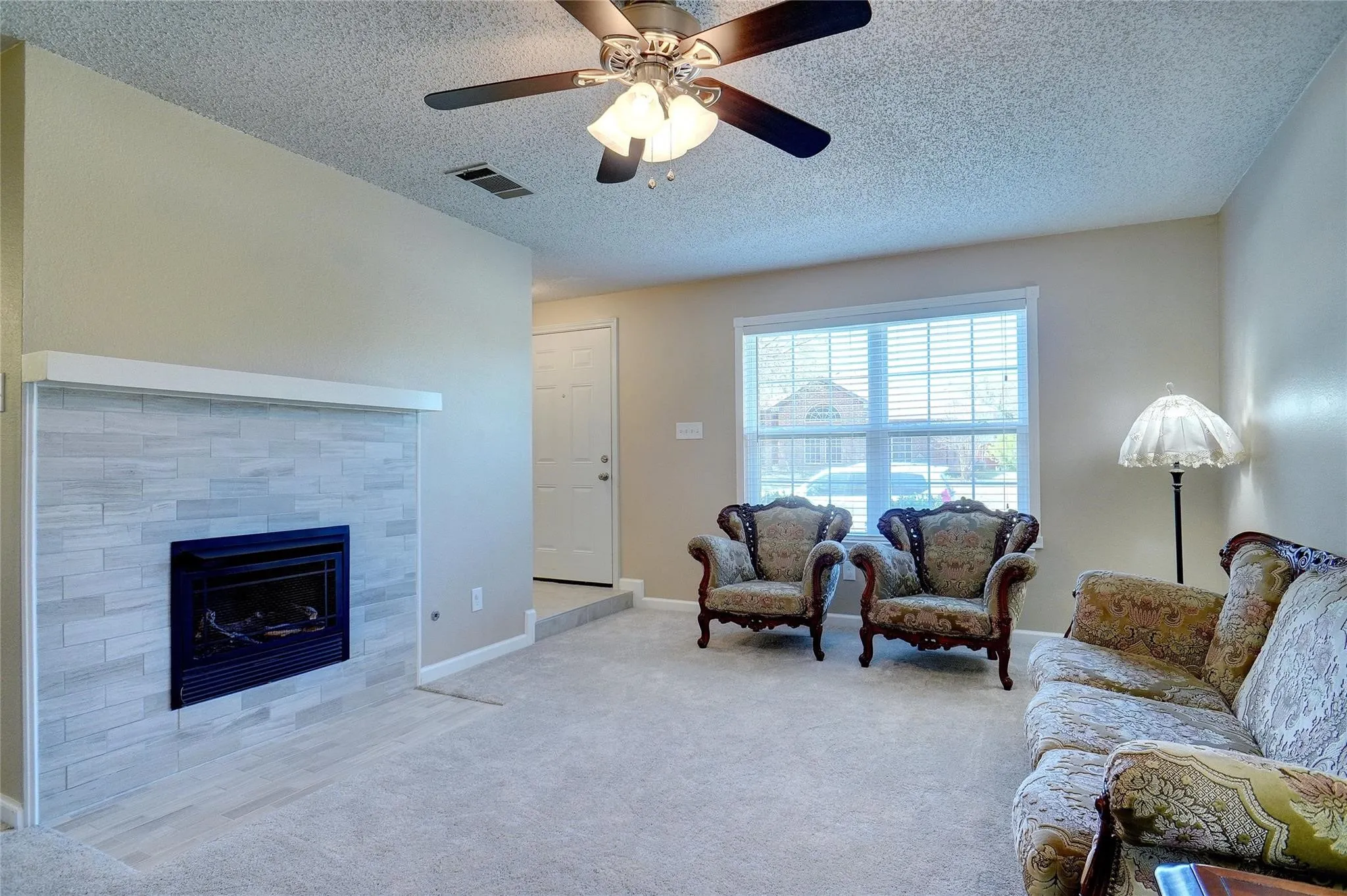 Single Family Residence For Rent in Denton County , 1703 Creekpoint Drive, Lewisville, Texas 75067, 3 Bedrooms, 3 Bathrooms, 2 Garage spaces, 1,466 Sqft, built in 1994, Price $2,400, mls#21332696, Real Estate Agent in Lewisville, Homes For Rent in Denton county, Homes For Rent in Lewisville, Realtor in Lewisville Texas, Real Estate Brokerage Independent Realty Texas, Luminita Cordes Realtor