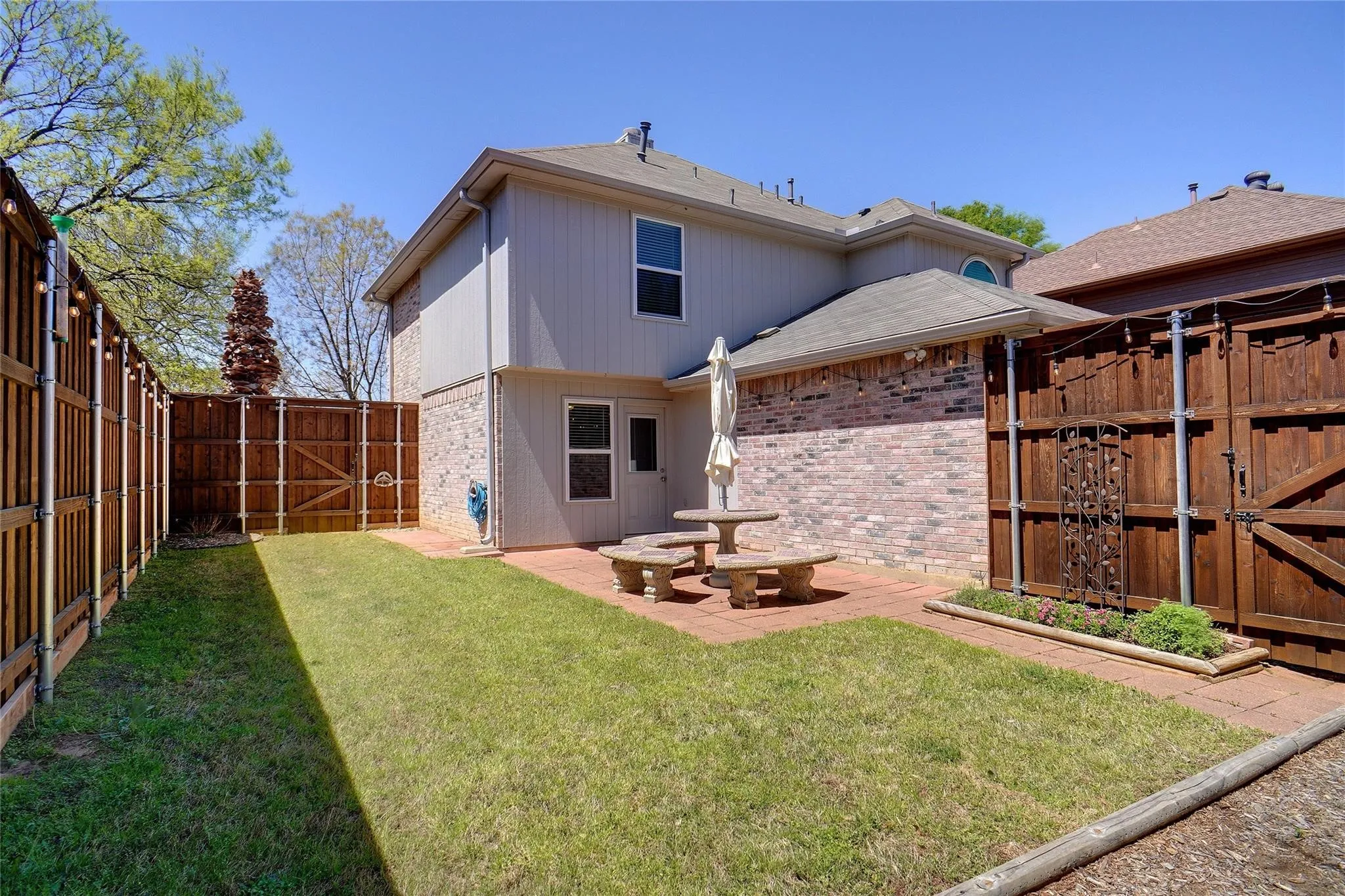 Single Family Residence For Rent in Denton County , 1703 Creekpoint Drive, Lewisville, Texas 75067, 3 Bedrooms, 3 Bathrooms, 2 Garage spaces, 1,466 Sqft, built in 1994, Price $2,400, mls#21332696, Real Estate Agent in Lewisville, Homes For Rent in Denton county, Homes For Rent in Lewisville, Realtor in Lewisville Texas, Real Estate Brokerage Independent Realty Texas, Luminita Cordes Realtor
