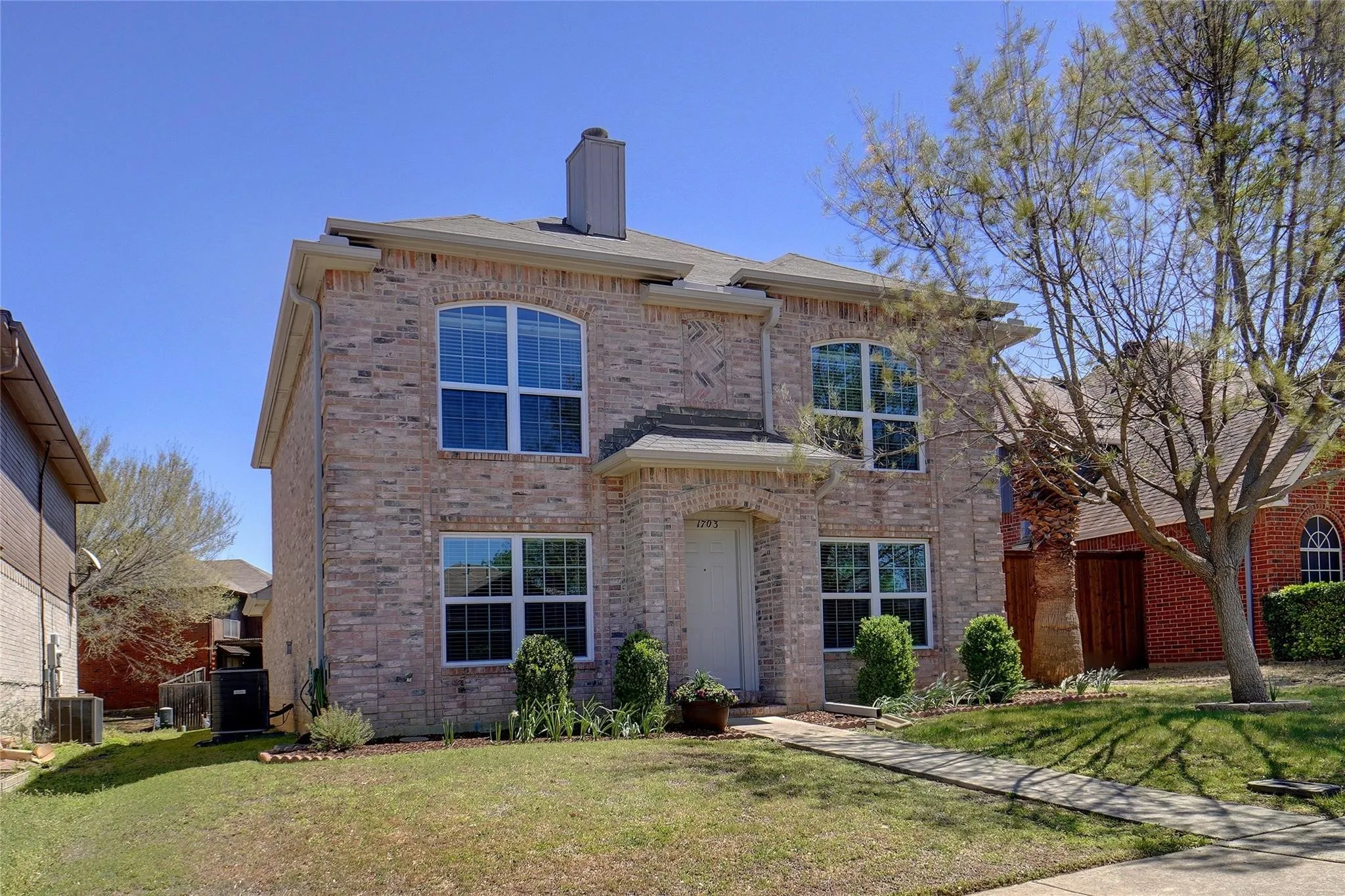 Single Family Residence For Rent in Denton County , 1703 Creekpoint Drive, Lewisville, Texas 75067, 3 Bedrooms, 3 Bathrooms, 2 Garage spaces, 1,466 Sqft, built in 1994, Price $2,400, mls#21332696, Real Estate Agent in Lewisville, Homes For Rent in Denton county, Homes For Rent in Lewisville, Realtor in Lewisville Texas, Real Estate Brokerage Independent Realty Texas, Luminita Cordes Realtor