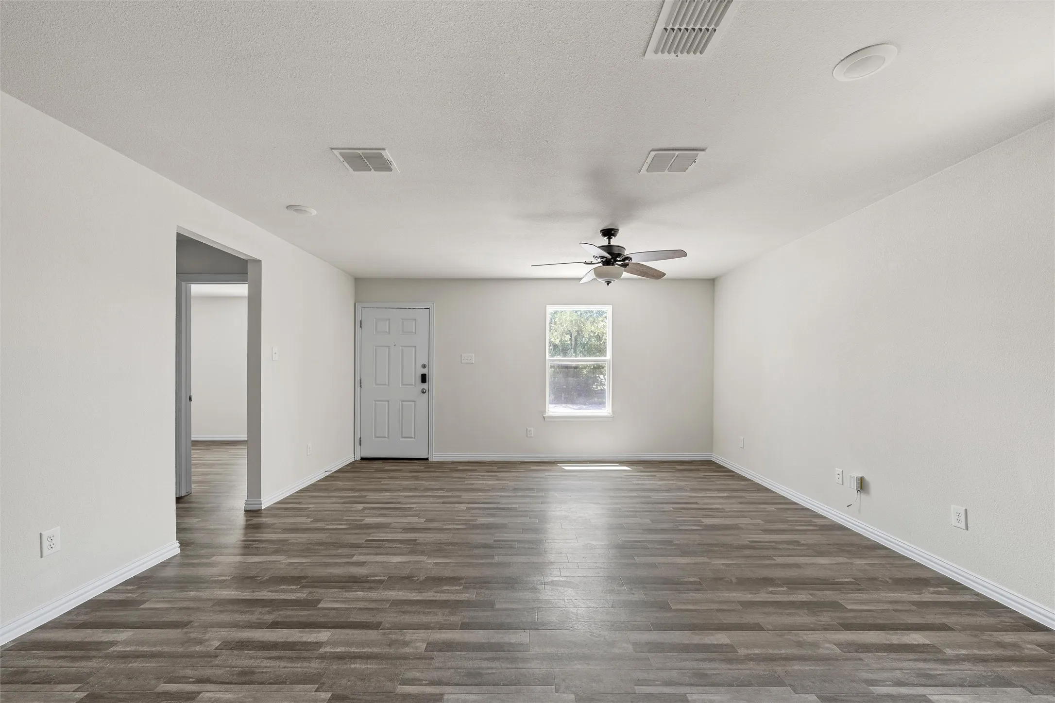 Single Family Residence For Sale in Mc Lennan County , 2724 Sarah Street, Waco, Texas 76706, 3 Bedroom, 2 Bathroom, Garage spaces, 1,090 Sqft, built in 2020, mls#21342470, Real Estate Agent in Waco, Homes For Sale in Mc Lennan county, Homes For Sale in Waco, Realtor in Waco Texas, Real Estate Brokerage Independent Realty Texas, Luminita Cordes Realtor