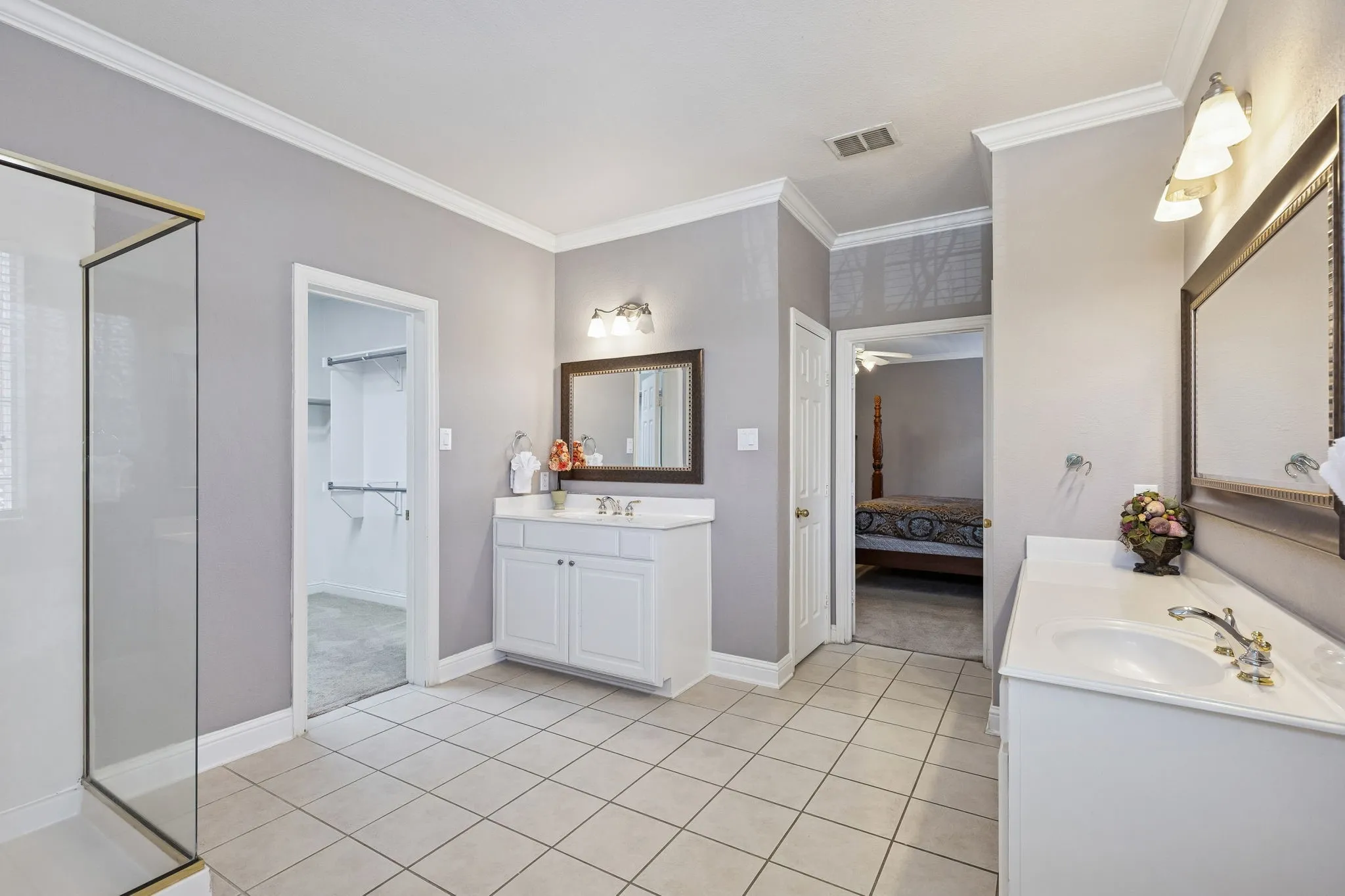 Single Family Residence For Sale in Dallas County , 1200 Cedar Valley Drive, Irving, Texas 75063, 5 Bedroom, 4 Bathroom, 2 Garage spaces, 4,041 Sqft, built in 2002, mls#21343567, Real Estate Agent in Irving, Homes For Sale in Dallas county, Homes For Sale in Irving, Realtor in Irving Texas, Real Estate Brokerage Independent Realty Texas, Luminita Cordes Realtor