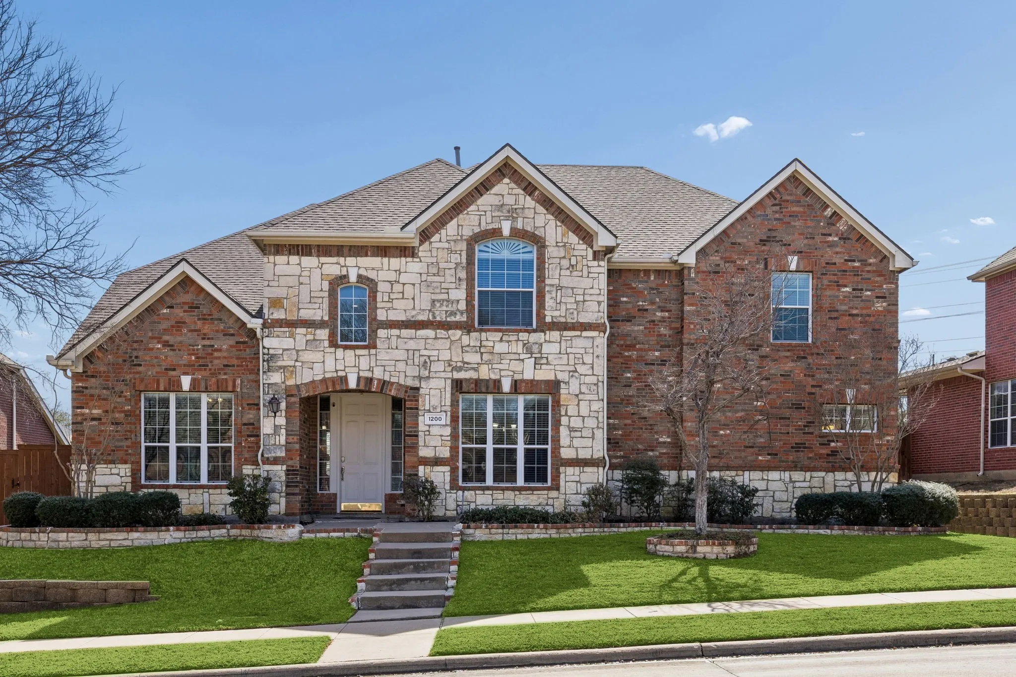Single Family Residence For Sale in Dallas County , 1200 Cedar Valley Drive, Irving, Texas 75063, 5 Bedroom, 4 Bathroom, 2 Garage spaces, 4,041 Sqft, built in 2002, mls#21343567, Real Estate Agent in Irving, Homes For Sale in Dallas county, Homes For Sale in Irving, Realtor in Irving Texas, Real Estate Brokerage Independent Realty Texas, Luminita Cordes Realtor