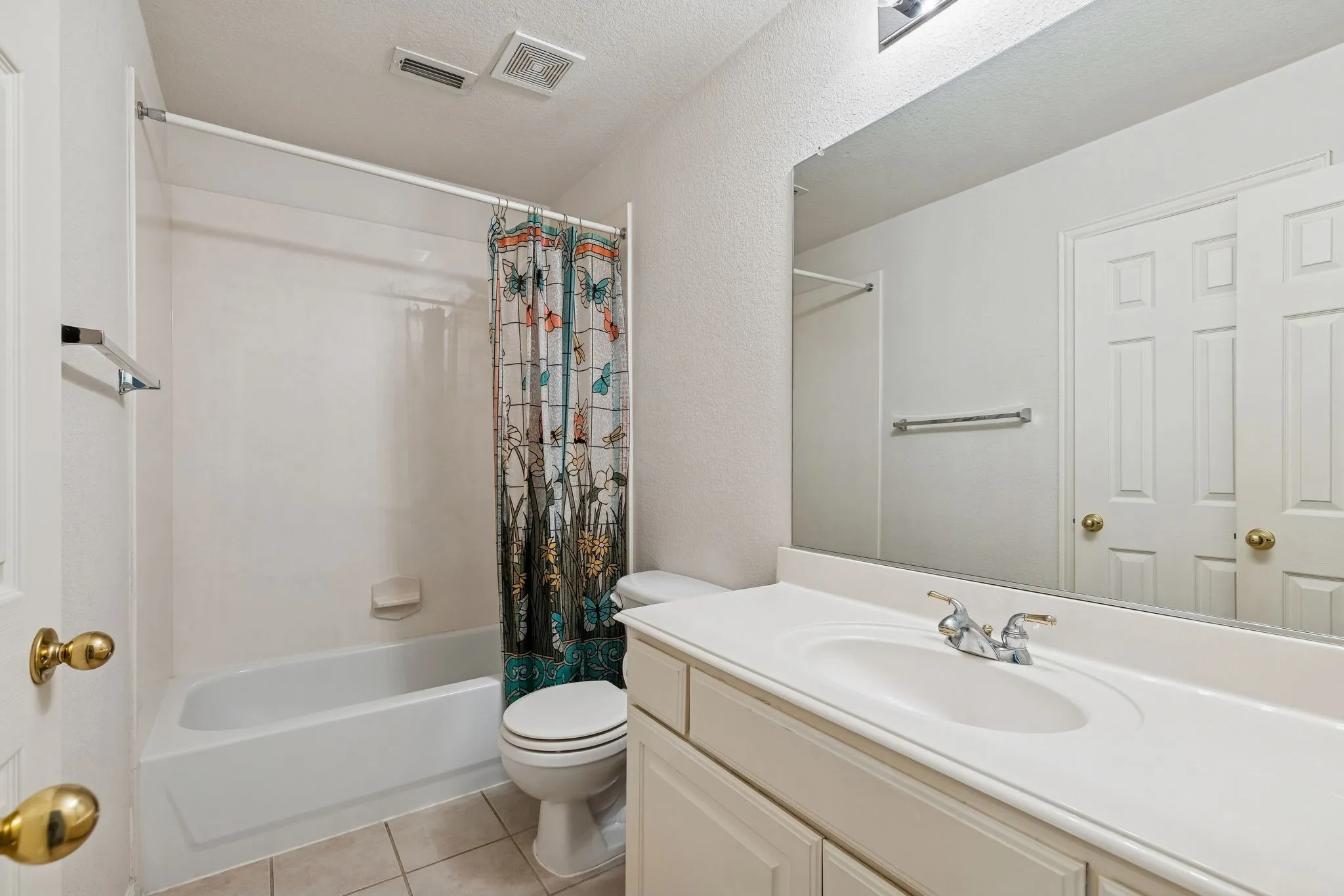 Single Family Residence For Sale in Dallas County , 1200 Cedar Valley Drive, Irving, Texas 75063, 5 Bedroom, 4 Bathroom, 2 Garage spaces, 4,041 Sqft, built in 2002, mls#21343567, Real Estate Agent in Irving, Homes For Sale in Dallas county, Homes For Sale in Irving, Realtor in Irving Texas, Real Estate Brokerage Independent Realty Texas, Luminita Cordes Realtor
