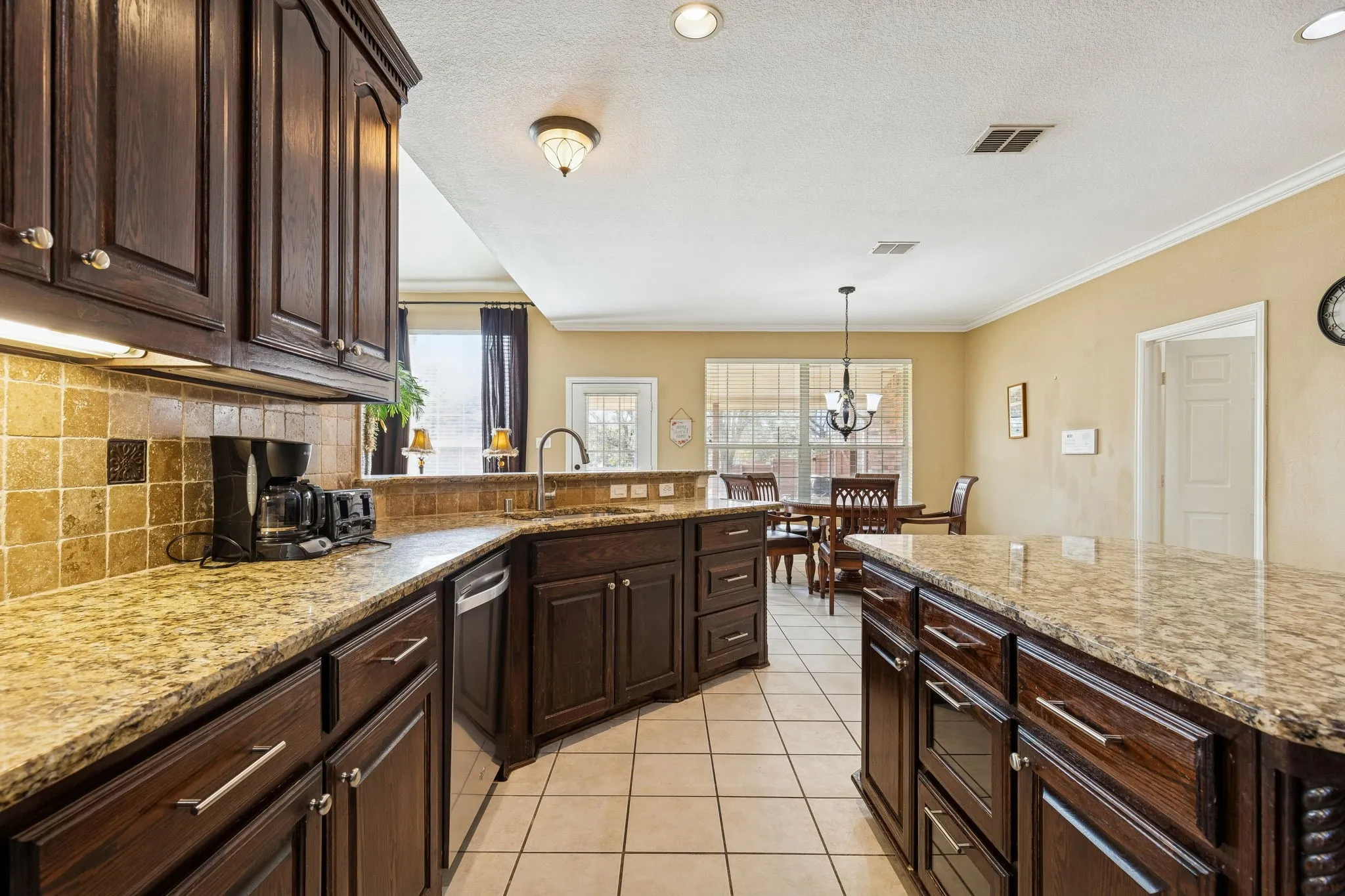 Single Family Residence For Sale in Dallas County , 1200 Cedar Valley Drive, Irving, Texas 75063, 5 Bedroom, 4 Bathroom, 2 Garage spaces, 4,041 Sqft, built in 2002, mls#21343567, Real Estate Agent in Irving, Homes For Sale in Dallas county, Homes For Sale in Irving, Realtor in Irving Texas, Real Estate Brokerage Independent Realty Texas, Luminita Cordes Realtor