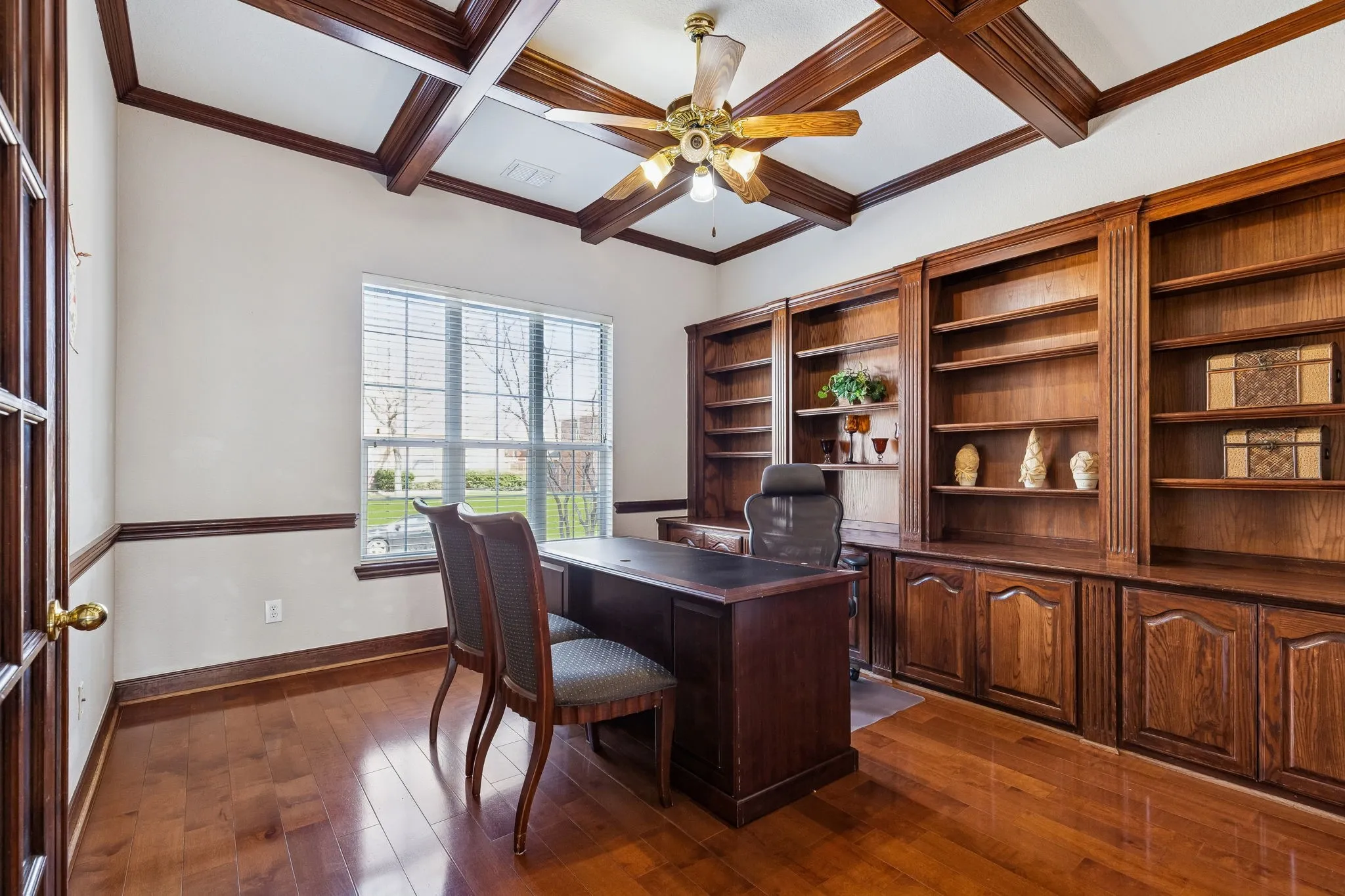Single Family Residence For Sale in Dallas County , 1200 Cedar Valley Drive, Irving, Texas 75063, 5 Bedroom, 4 Bathroom, 2 Garage spaces, 4,041 Sqft, built in 2002, mls#21343567, Real Estate Agent in Irving, Homes For Sale in Dallas county, Homes For Sale in Irving, Realtor in Irving Texas, Real Estate Brokerage Independent Realty Texas, Luminita Cordes Realtor
