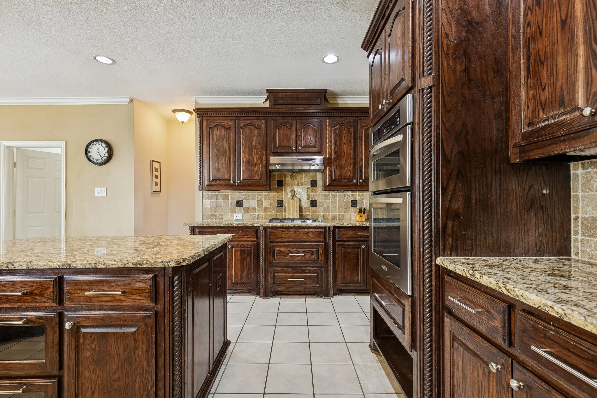 Single Family Residence For Sale in Dallas County , 1200 Cedar Valley Drive, Irving, Texas 75063, 5 Bedroom, 4 Bathroom, 2 Garage spaces, 4,041 Sqft, built in 2002, mls#21343567, Real Estate Agent in Irving, Homes For Sale in Dallas county, Homes For Sale in Irving, Realtor in Irving Texas, Real Estate Brokerage Independent Realty Texas, Luminita Cordes Realtor