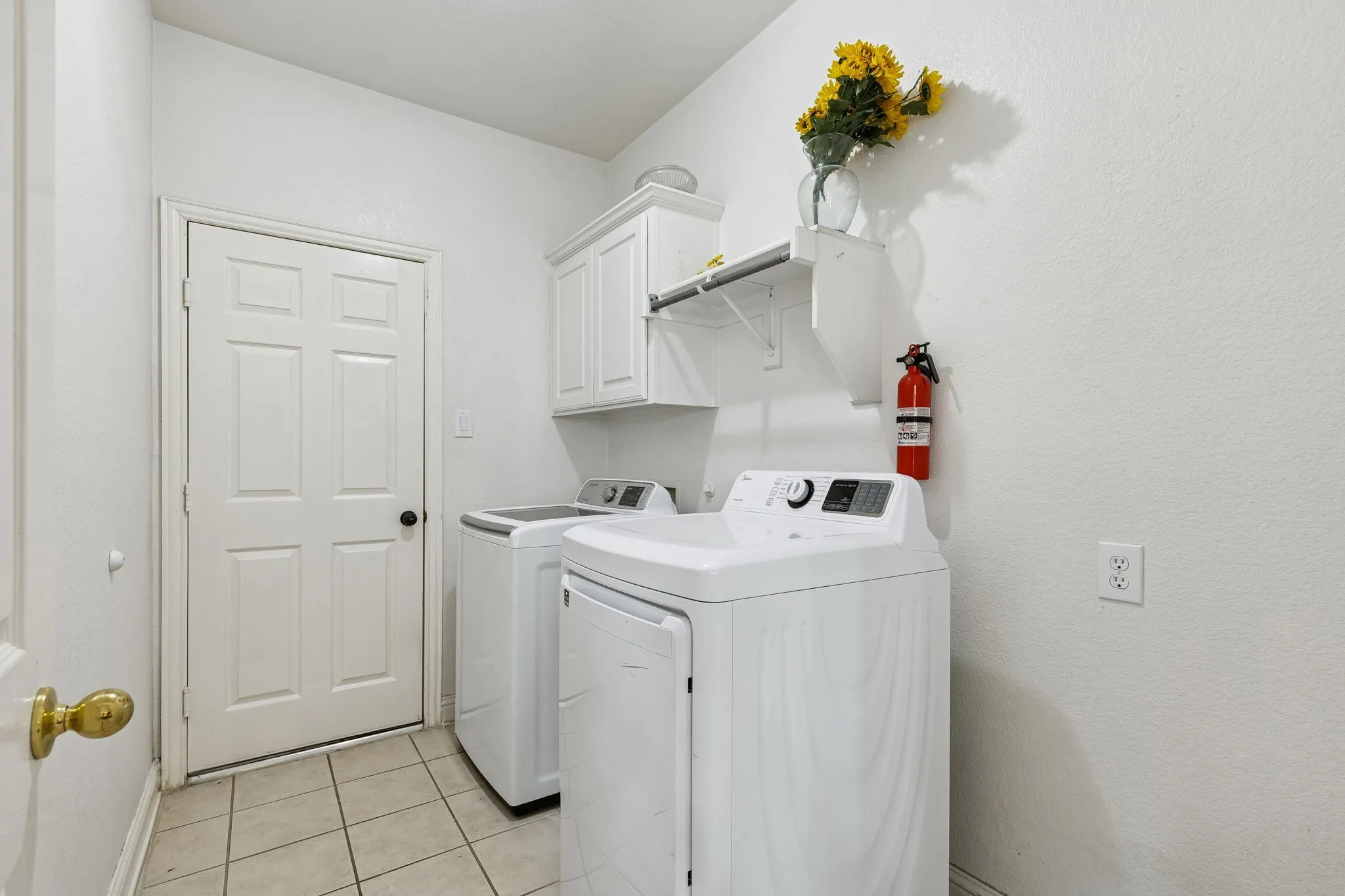 Single Family Residence For Sale in Dallas County , 1200 Cedar Valley Drive, Irving, Texas 75063, 5 Bedroom, 4 Bathroom, 2 Garage spaces, 4,041 Sqft, built in 2002, mls#21343567, Real Estate Agent in Irving, Homes For Sale in Dallas county, Homes For Sale in Irving, Realtor in Irving Texas, Real Estate Brokerage Independent Realty Texas, Luminita Cordes Realtor