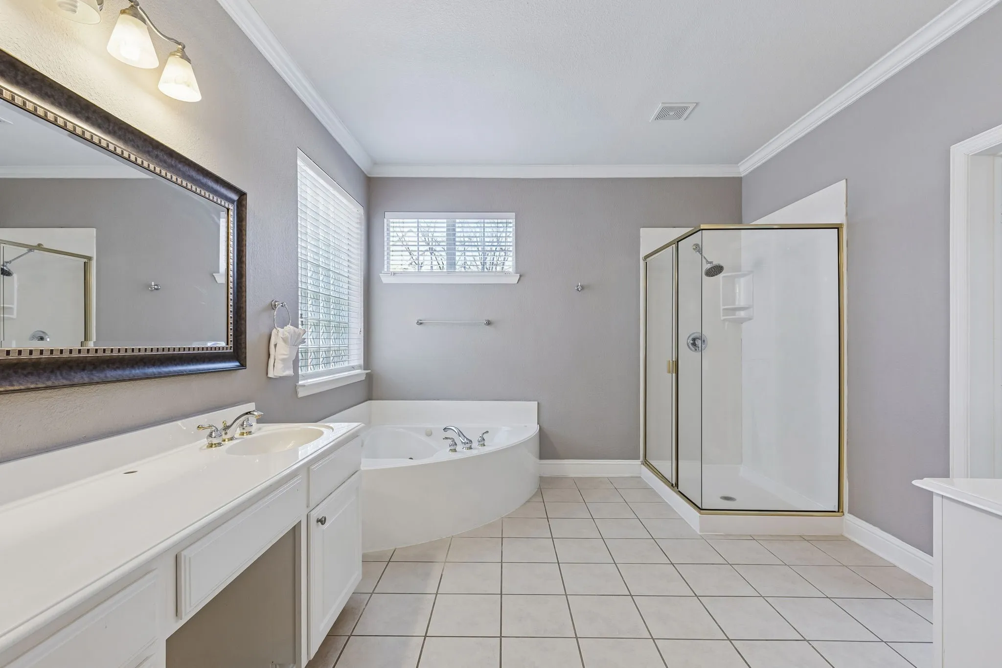 Single Family Residence For Sale in Dallas County , 1200 Cedar Valley Drive, Irving, Texas 75063, 5 Bedroom, 4 Bathroom, 2 Garage spaces, 4,041 Sqft, built in 2002, mls#21343567, Real Estate Agent in Irving, Homes For Sale in Dallas county, Homes For Sale in Irving, Realtor in Irving Texas, Real Estate Brokerage Independent Realty Texas, Luminita Cordes Realtor