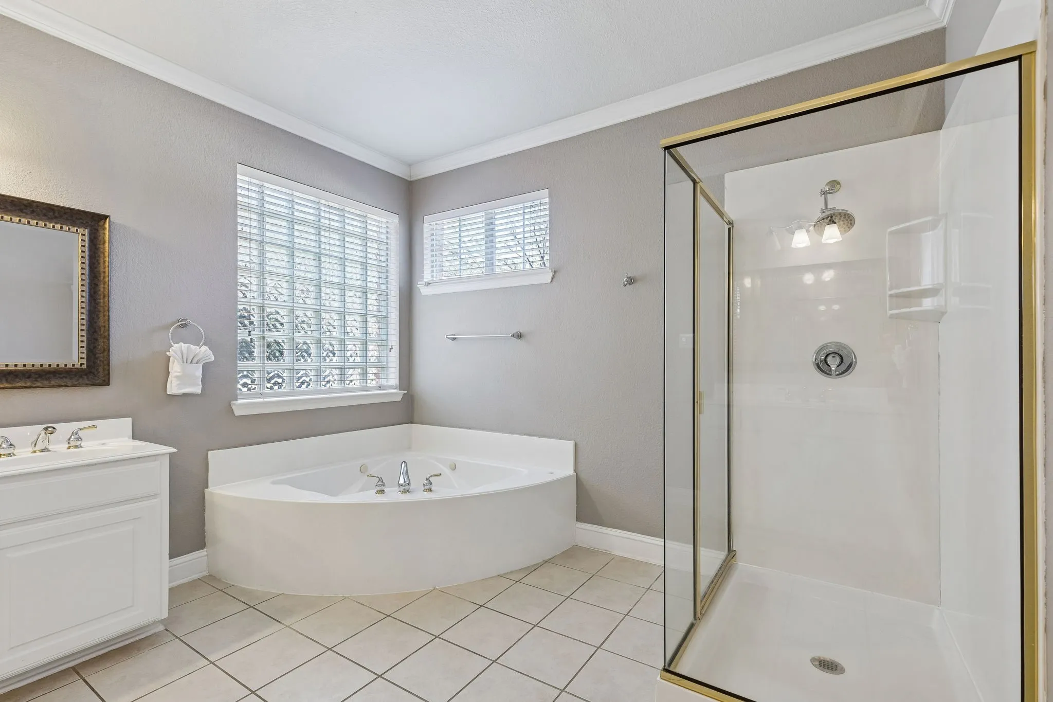 Single Family Residence For Sale in Dallas County , 1200 Cedar Valley Drive, Irving, Texas 75063, 5 Bedroom, 4 Bathroom, 2 Garage spaces, 4,041 Sqft, built in 2002, mls#21343567, Real Estate Agent in Irving, Homes For Sale in Dallas county, Homes For Sale in Irving, Realtor in Irving Texas, Real Estate Brokerage Independent Realty Texas, Luminita Cordes Realtor