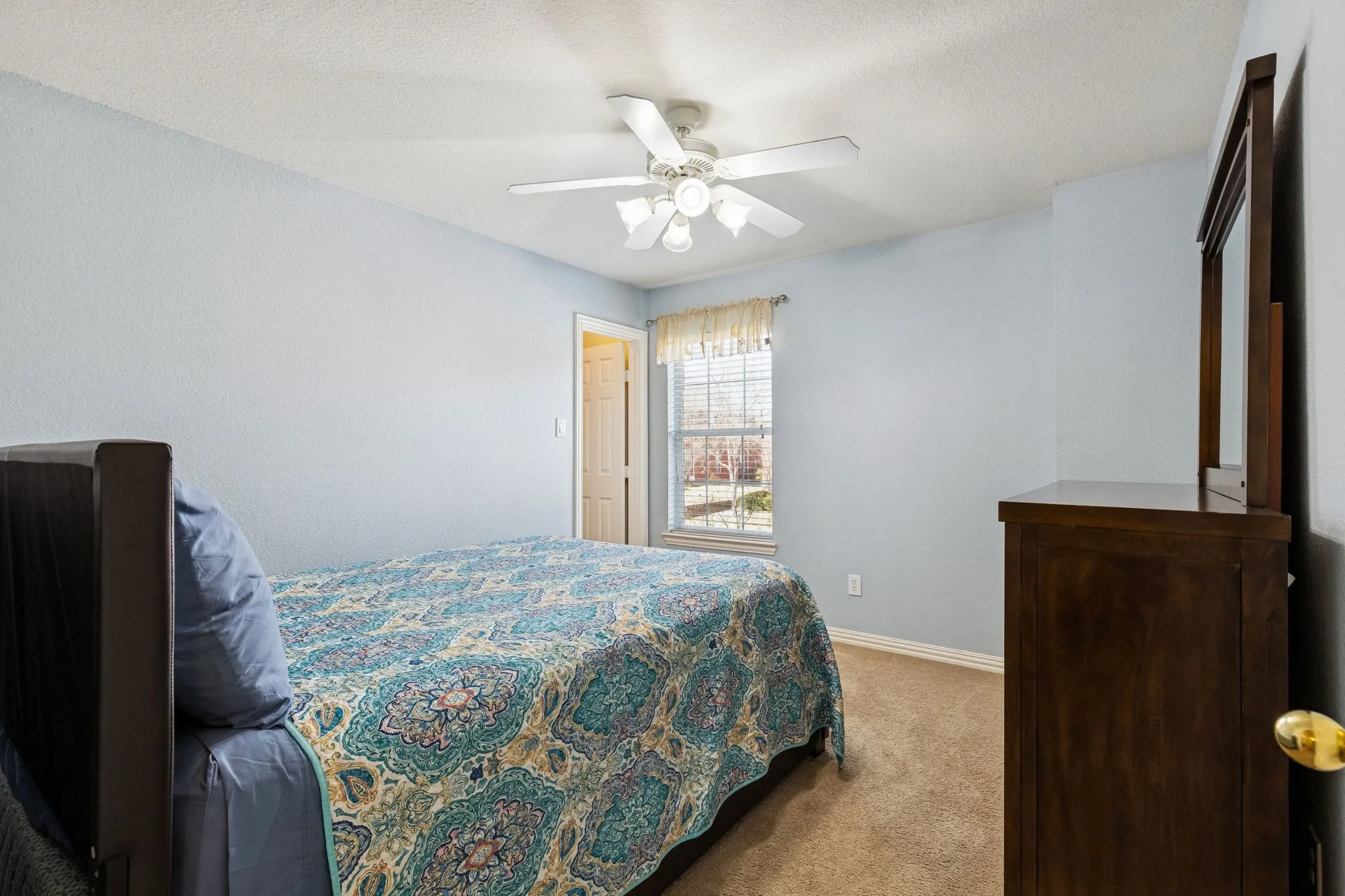 Single Family Residence For Sale in Dallas County , 1200 Cedar Valley Drive, Irving, Texas 75063, 5 Bedroom, 4 Bathroom, 2 Garage spaces, 4,041 Sqft, built in 2002, mls#21343567, Real Estate Agent in Irving, Homes For Sale in Dallas county, Homes For Sale in Irving, Realtor in Irving Texas, Real Estate Brokerage Independent Realty Texas, Luminita Cordes Realtor