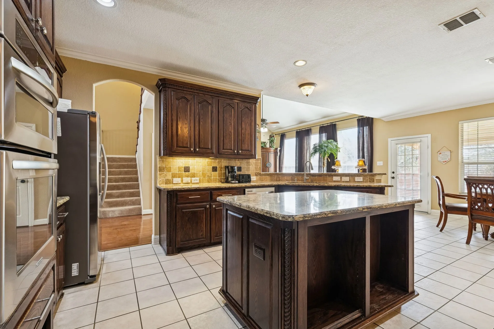Single Family Residence For Sale in Dallas County , 1200 Cedar Valley Drive, Irving, Texas 75063, 5 Bedroom, 4 Bathroom, 2 Garage spaces, 4,041 Sqft, built in 2002, mls#21343567, Real Estate Agent in Irving, Homes For Sale in Dallas county, Homes For Sale in Irving, Realtor in Irving Texas, Real Estate Brokerage Independent Realty Texas, Luminita Cordes Realtor