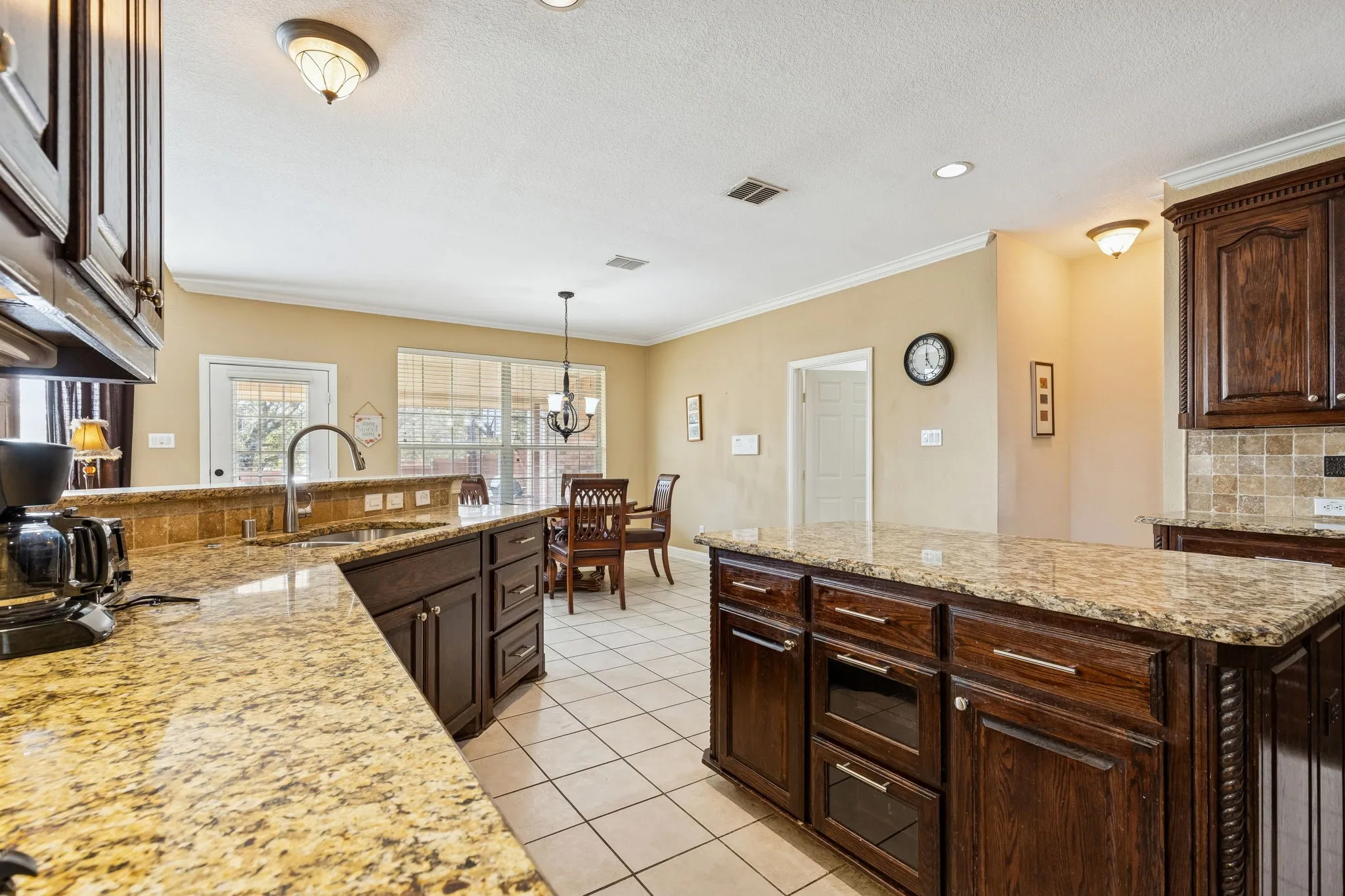 Single Family Residence For Sale in Dallas County , 1200 Cedar Valley Drive, Irving, Texas 75063, 5 Bedroom, 4 Bathroom, 2 Garage spaces, 4,041 Sqft, built in 2002, mls#21343567, Real Estate Agent in Irving, Homes For Sale in Dallas county, Homes For Sale in Irving, Realtor in Irving Texas, Real Estate Brokerage Independent Realty Texas, Luminita Cordes Realtor