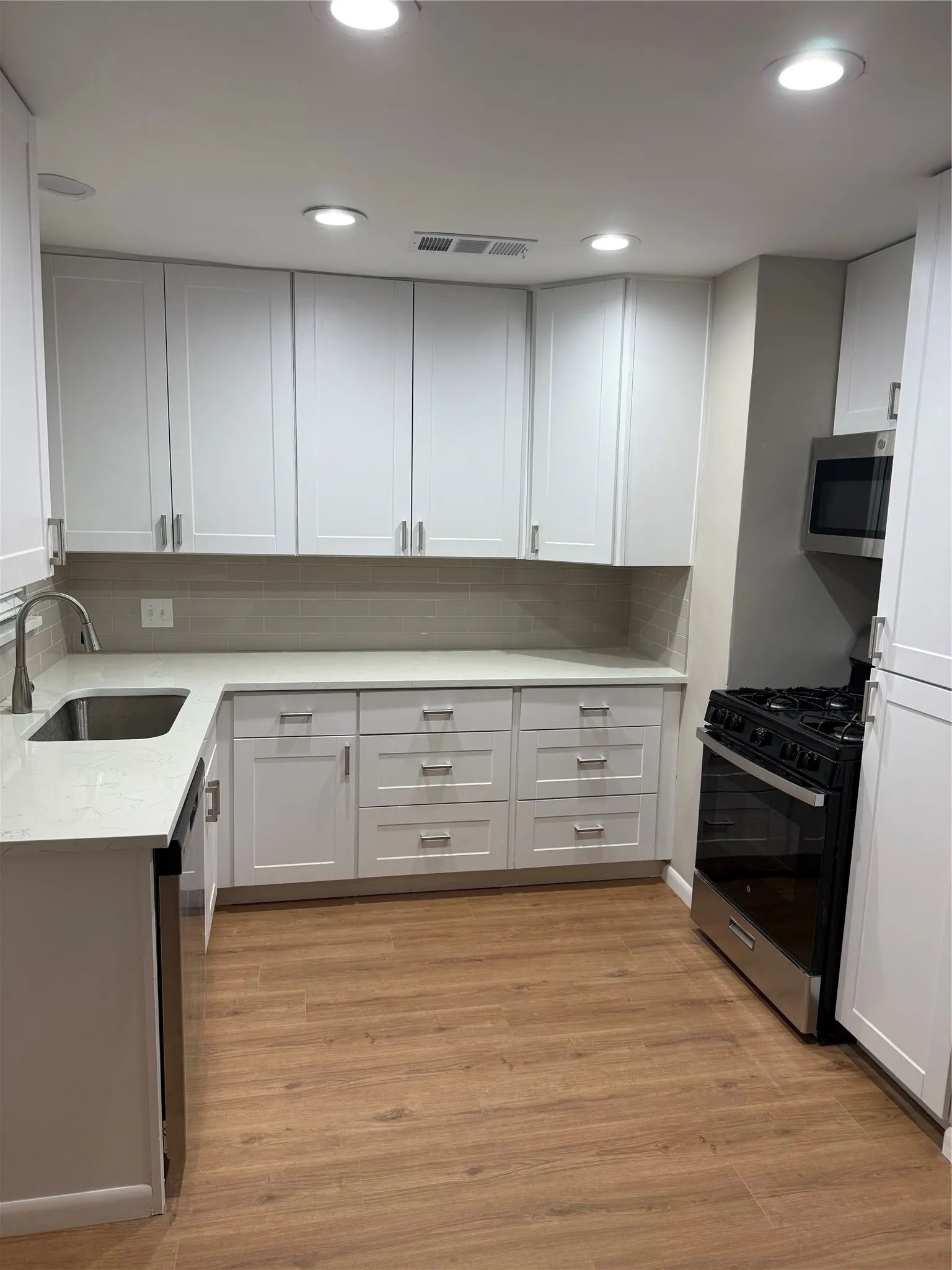 Single Family Residence For Rent in Dallas County , 2439 Maverick Avenue, Dallas, Texas 75228, 4 Bedroom, 2 Bathroom, Garage spaces, 1,384 Sqft, built in 1954, mls#21343577, Real Estate Agent in Dallas, Homes For Rent in Dallas county, Homes For Rent in Dallas, Realtor in Dallas Texas, Real Estate Brokerage Independent Realty Texas, Luminita Cordes Realtor