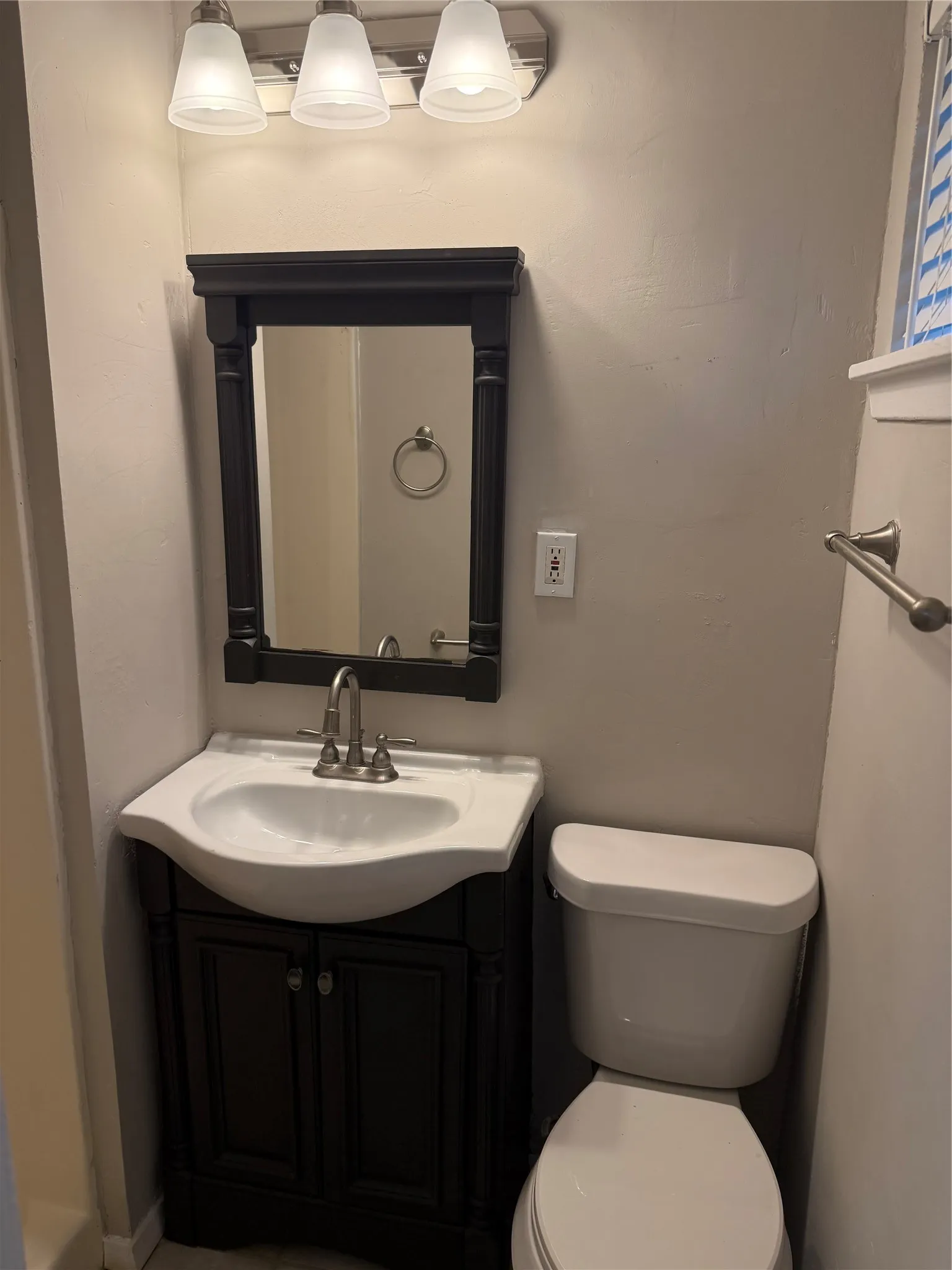 Single Family Residence For Rent in Dallas County , 2439 Maverick Avenue, Dallas, Texas 75228, 4 Bedroom, 2 Bathroom, Garage spaces, 1,384 Sqft, built in 1954, mls#21343577, Real Estate Agent in Dallas, Homes For Rent in Dallas county, Homes For Rent in Dallas, Realtor in Dallas Texas, Real Estate Brokerage Independent Realty Texas, Luminita Cordes Realtor