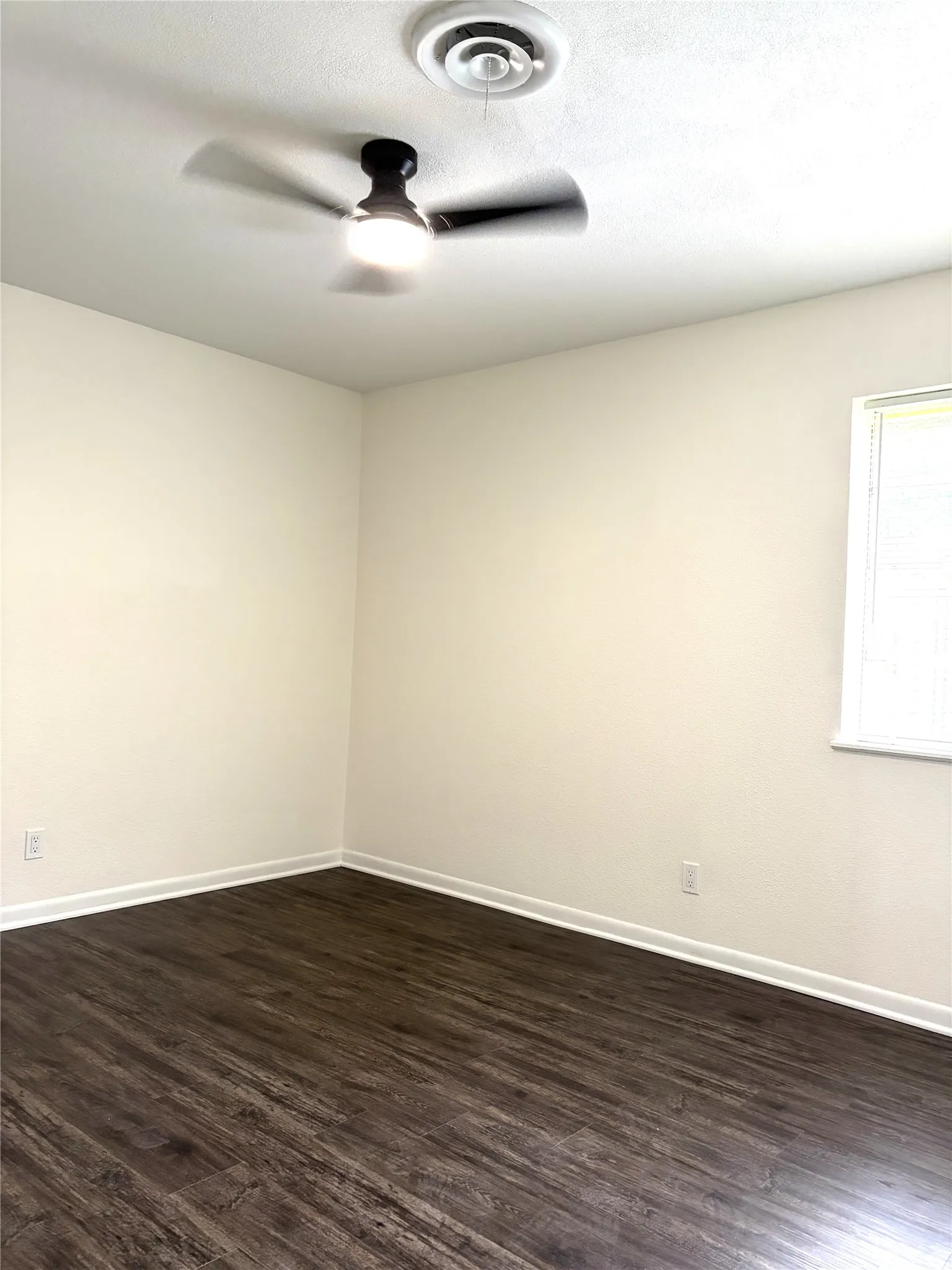 Single Family Residence For Rent in Johnson County , 405 S 6th Street, Grandview, Texas 76050, 3 Bedroom, 2 Bathroom, 2 Garage spaces, 1,756 Sqft, built in 2024, mls#21343581, Real Estate Agent in Grandview, Homes For Rent in Johnson county, Homes For Rent in Grandview, Realtor in Grandview Texas, Real Estate Brokerage Independent Realty Texas, Luminita Cordes Realtor