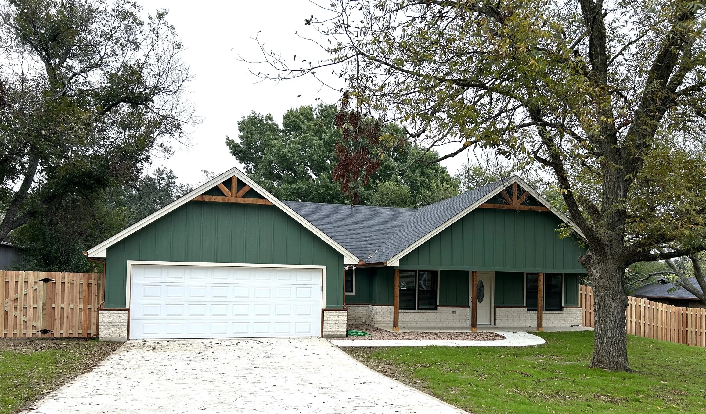 Single Family Residence For Rent in Johnson County , 405 S 6th Street, Grandview, Texas 76050, 3 Bedroom, 2 Bathroom, 2 Garage spaces, 1,756 Sqft, built in 2024, mls#21343581, Real Estate Agent in Grandview, Homes For Rent in Johnson county, Homes For Rent in Grandview, Realtor in Grandview Texas, Real Estate Brokerage Independent Realty Texas, Luminita Cordes Realtor