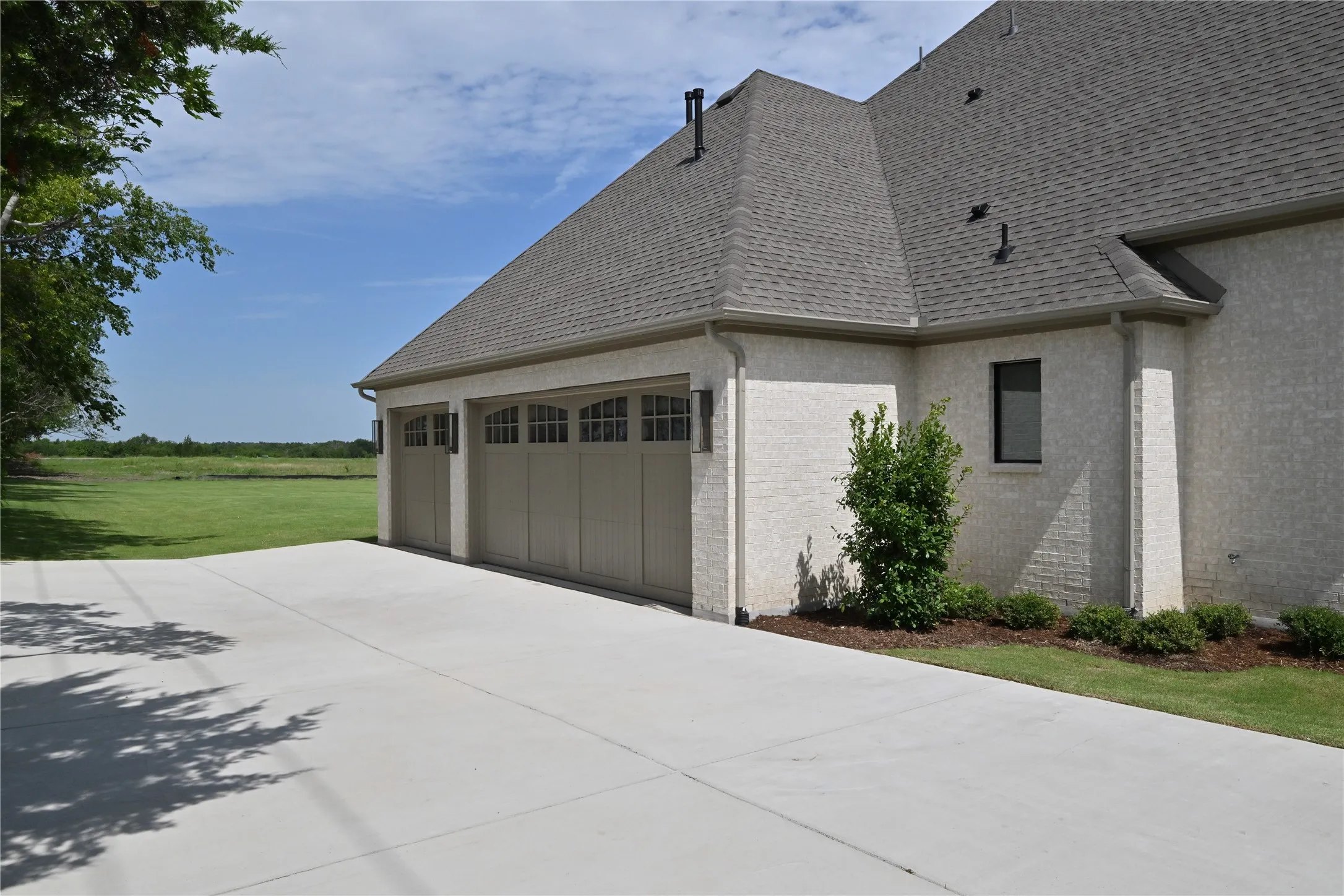 Single Family Residence For Sale in Grayson County , 102 Deer Crossing Road, Gunter, Texas 75058, 5 Bedroom, 6 Bathroom, 3 Garage spaces, 5,613 Sqft, built in 2026, mls#21343547, Real Estate Agent in Gunter, Homes For Sale in Grayson county, Homes For Sale in Gunter, Realtor in Gunter Texas, Real Estate Brokerage Independent Realty Texas, Luminita Cordes Realtor