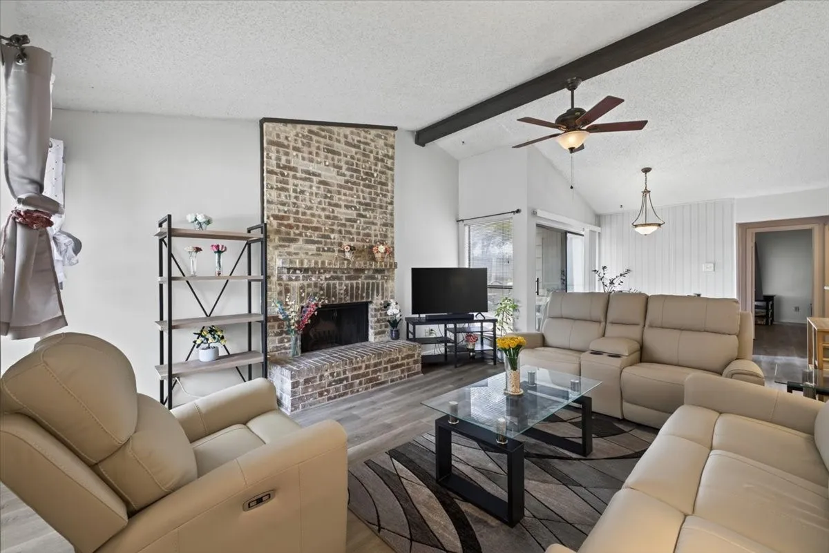 Townhouse For Sale in Dallas County , 2802 Southern Cross Drive, Garland, Texas 75044, 2 Bedroom, 2 Bathroom, 1 Garage spaces, 1,014 Sqft, built in 1977, mls#21343608, Real Estate Agent in Garland, Homes For Sale in Dallas county, Homes For Sale in Garland, Realtor in Garland Texas, Real Estate Brokerage Independent Realty Texas, Luminita Cordes Realtor