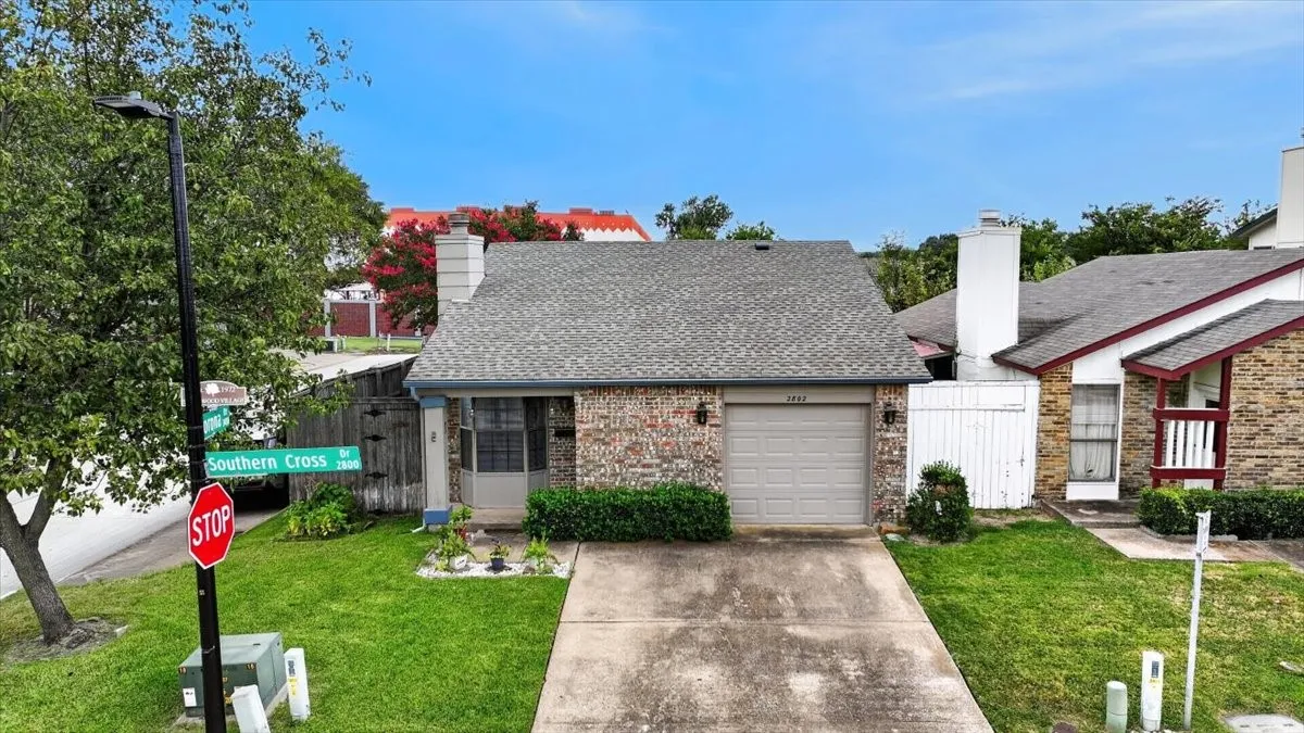 Townhouse For Sale in Dallas County , 2802 Southern Cross Drive, Garland, Texas 75044, 2 Bedroom, 2 Bathroom, 1 Garage spaces, 1,014 Sqft, built in 1977, mls#21343608, Real Estate Agent in Garland, Homes For Sale in Dallas county, Homes For Sale in Garland, Realtor in Garland Texas, Real Estate Brokerage Independent Realty Texas, Luminita Cordes Realtor