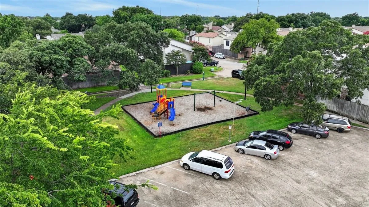Townhouse For Sale in Dallas County , 2802 Southern Cross Drive, Garland, Texas 75044, 2 Bedroom, 2 Bathroom, 1 Garage spaces, 1,014 Sqft, built in 1977, mls#21343608, Real Estate Agent in Garland, Homes For Sale in Dallas county, Homes For Sale in Garland, Realtor in Garland Texas, Real Estate Brokerage Independent Realty Texas, Luminita Cordes Realtor