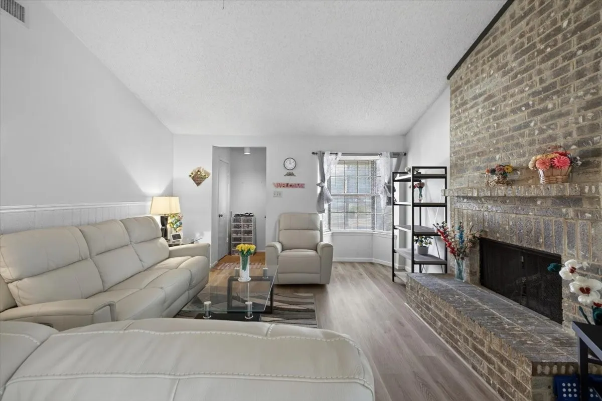 Townhouse For Sale in Dallas County , 2802 Southern Cross Drive, Garland, Texas 75044, 2 Bedroom, 2 Bathroom, 1 Garage spaces, 1,014 Sqft, built in 1977, mls#21343608, Real Estate Agent in Garland, Homes For Sale in Dallas county, Homes For Sale in Garland, Realtor in Garland Texas, Real Estate Brokerage Independent Realty Texas, Luminita Cordes Realtor