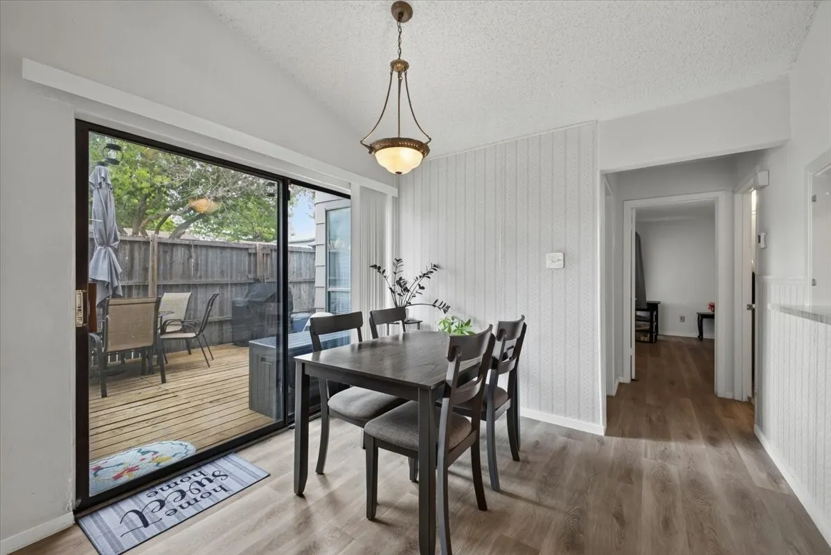 Townhouse For Sale in Dallas County , 2802 Southern Cross Drive, Garland, Texas 75044, 2 Bedroom, 2 Bathroom, 1 Garage spaces, 1,014 Sqft, built in 1977, mls#21343608, Real Estate Agent in Garland, Homes For Sale in Dallas county, Homes For Sale in Garland, Realtor in Garland Texas, Real Estate Brokerage Independent Realty Texas, Luminita Cordes Realtor