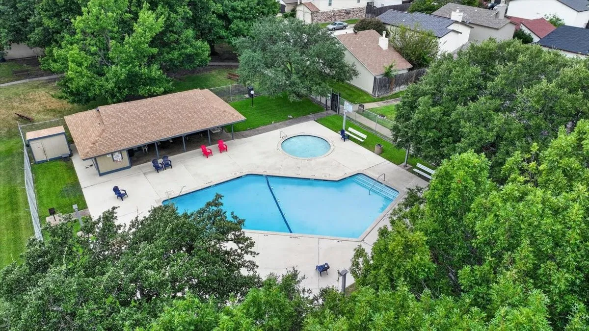 Townhouse For Sale in Dallas County , 2802 Southern Cross Drive, Garland, Texas 75044, 2 Bedroom, 2 Bathroom, 1 Garage spaces, 1,014 Sqft, built in 1977, mls#21343608, Real Estate Agent in Garland, Homes For Sale in Dallas county, Homes For Sale in Garland, Realtor in Garland Texas, Real Estate Brokerage Independent Realty Texas, Luminita Cordes Realtor