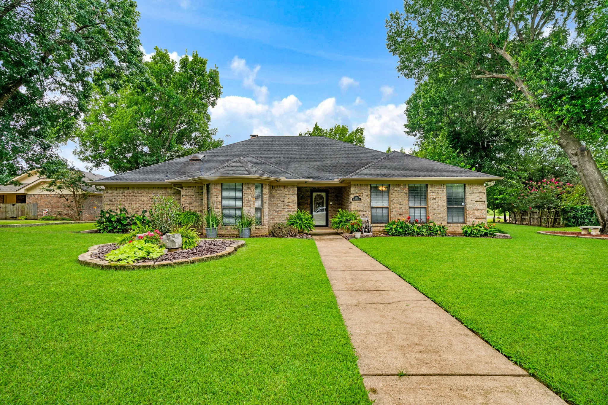 Single Family Residence For Sale in Lamar County , 940 Brandyn Place, Paris, Texas 75462, 4 Bedroom, 4 Bathroom, 3 Garage spaces, 3,366 Sqft, built in 1992, mls#21342212, Real Estate Agent in Paris, Homes For Sale in Lamar county, Homes For Sale in Paris, Realtor in Paris Texas, Real Estate Brokerage Independent Realty Texas, Luminita Cordes Realtor