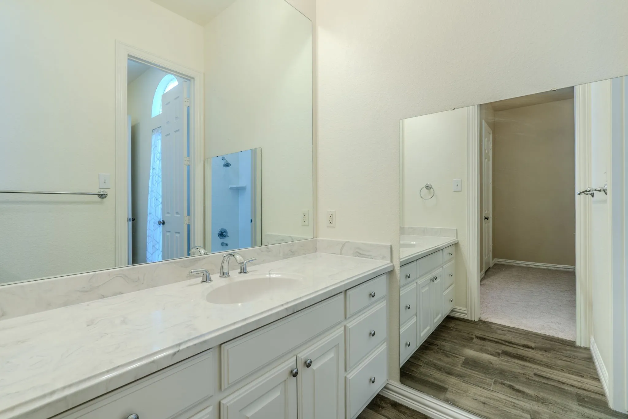 Another view of the ensuite jack and jill bath between Bedroom 2 and 3.