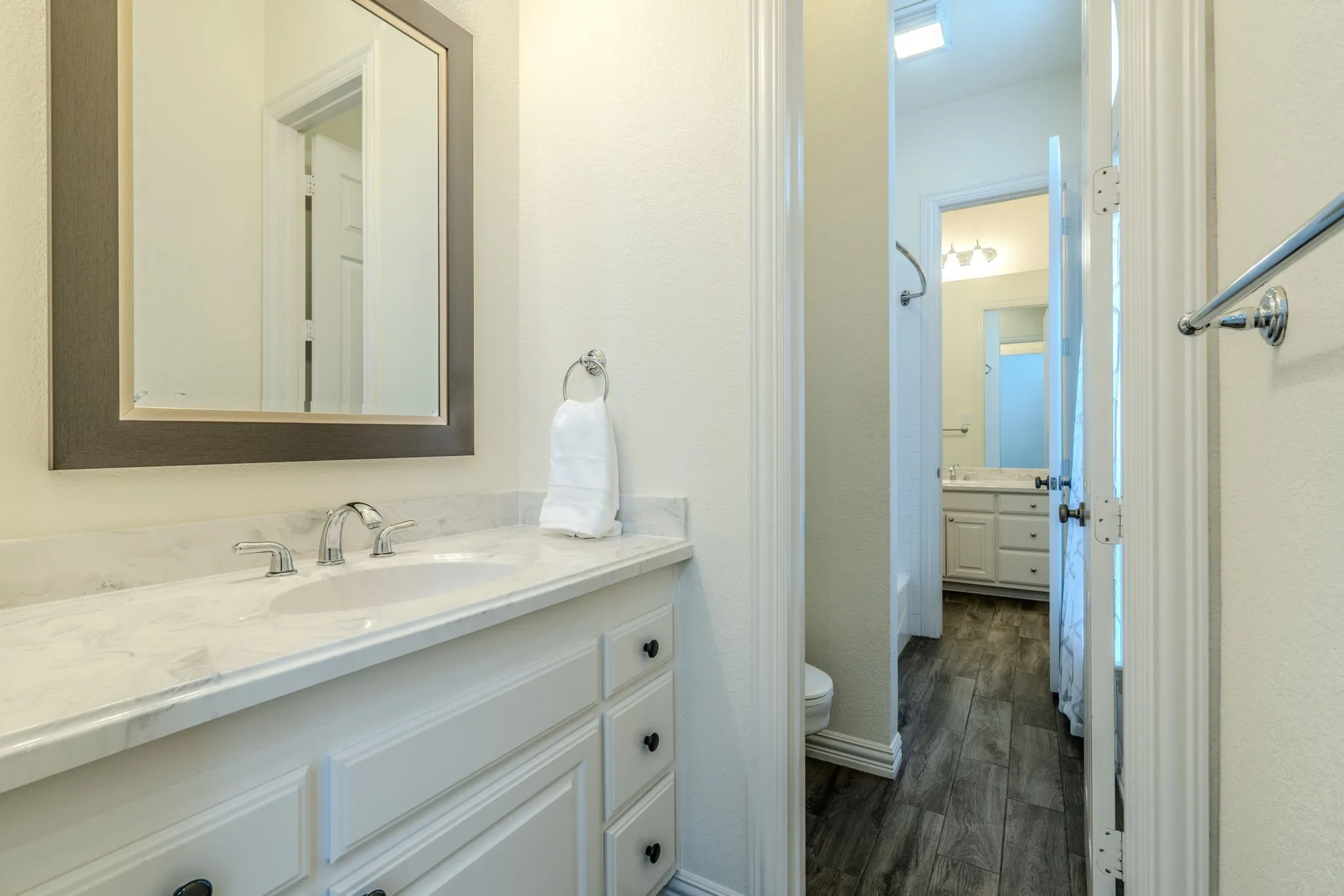 This is the jack and jill ensuite bath between Bedroom 2 and 3.