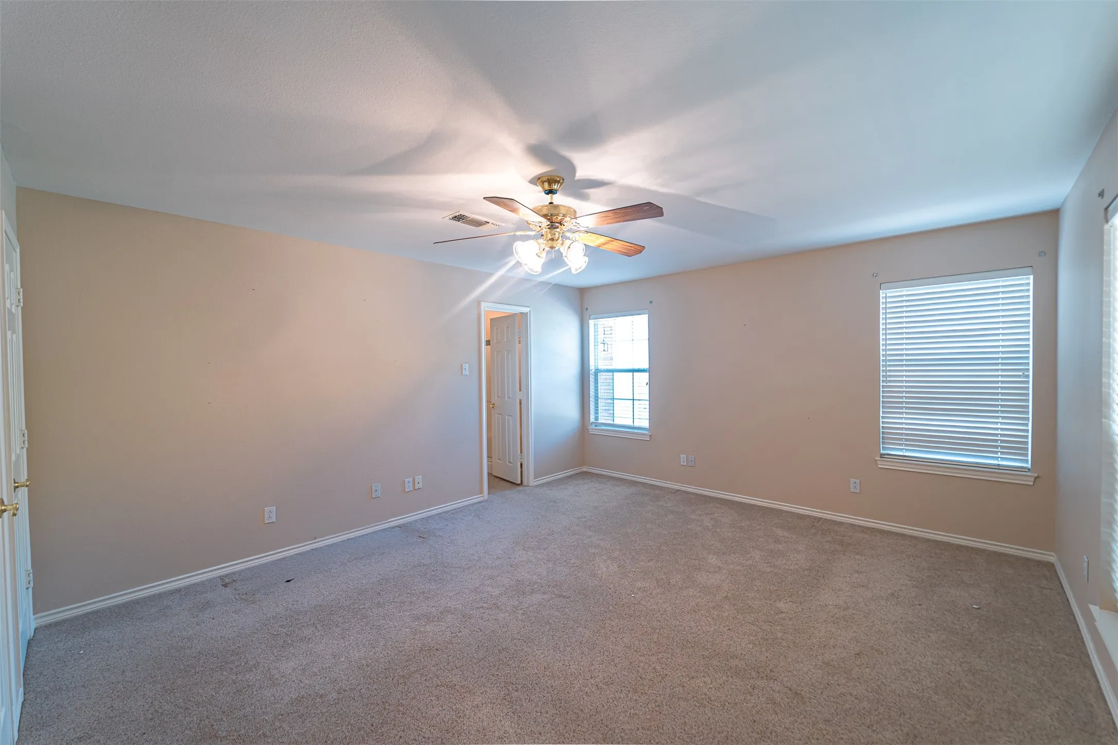Single Family Residence For Sale in Taylor County , 102 Five Oaks Road, Abilene, Texas 79606, 3 Bedroom, 2 Bathroom, 2 Garage spaces, 2,576 Sqft, built in 1994, mls#21314305, Real Estate Agent in Abilene, Homes For Sale in Taylor county, Homes For Sale in Abilene, Realtor in Abilene Texas, Real Estate Brokerage Independent Realty Texas, Luminita Cordes Realtor
